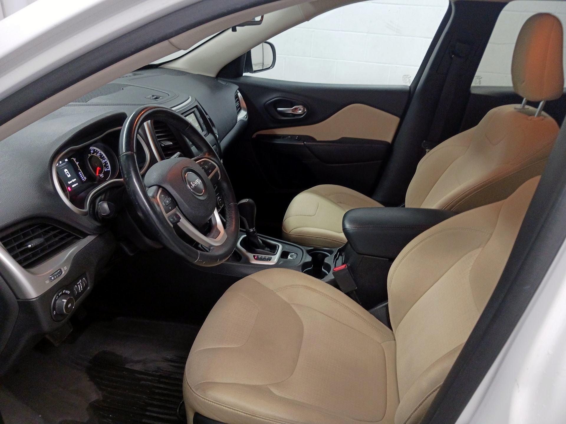 Thumbnail: 2015 Jeep Cherokee - 11