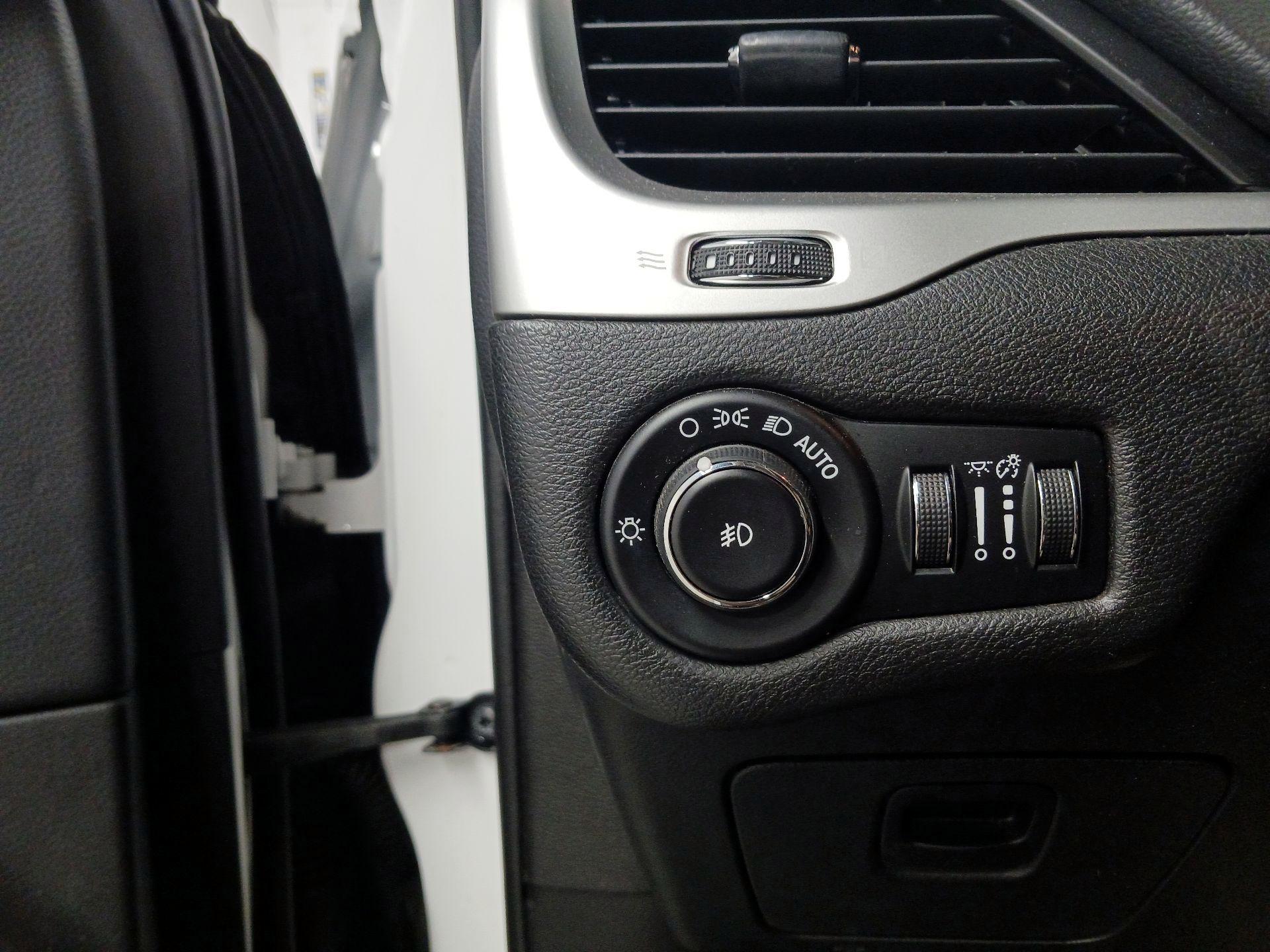 Thumbnail: 2015 Jeep Cherokee - 13