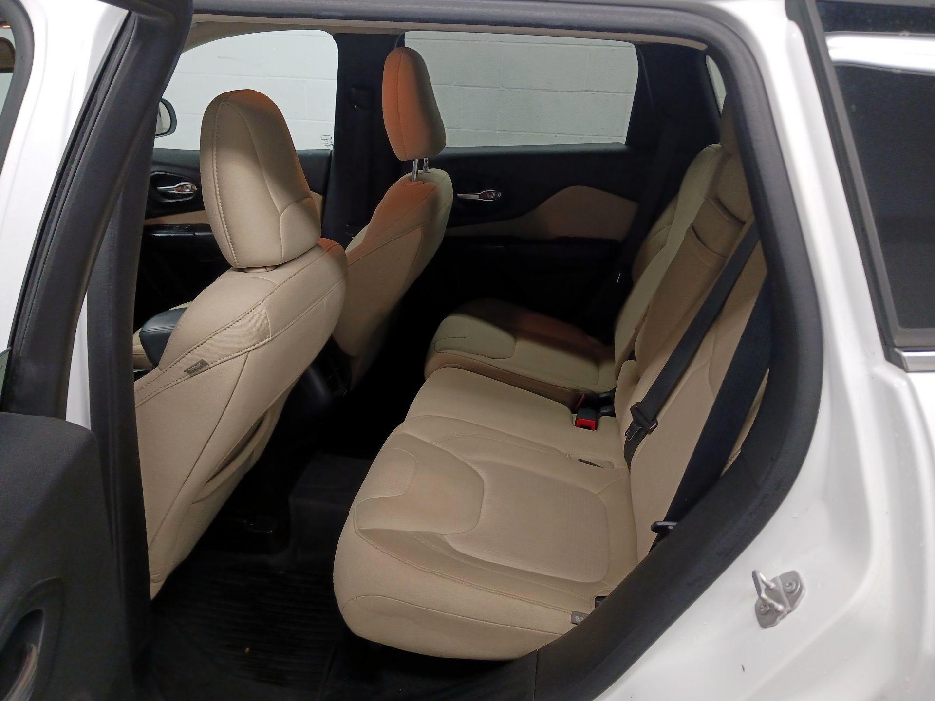 Thumbnail: 2015 Jeep Cherokee - 19