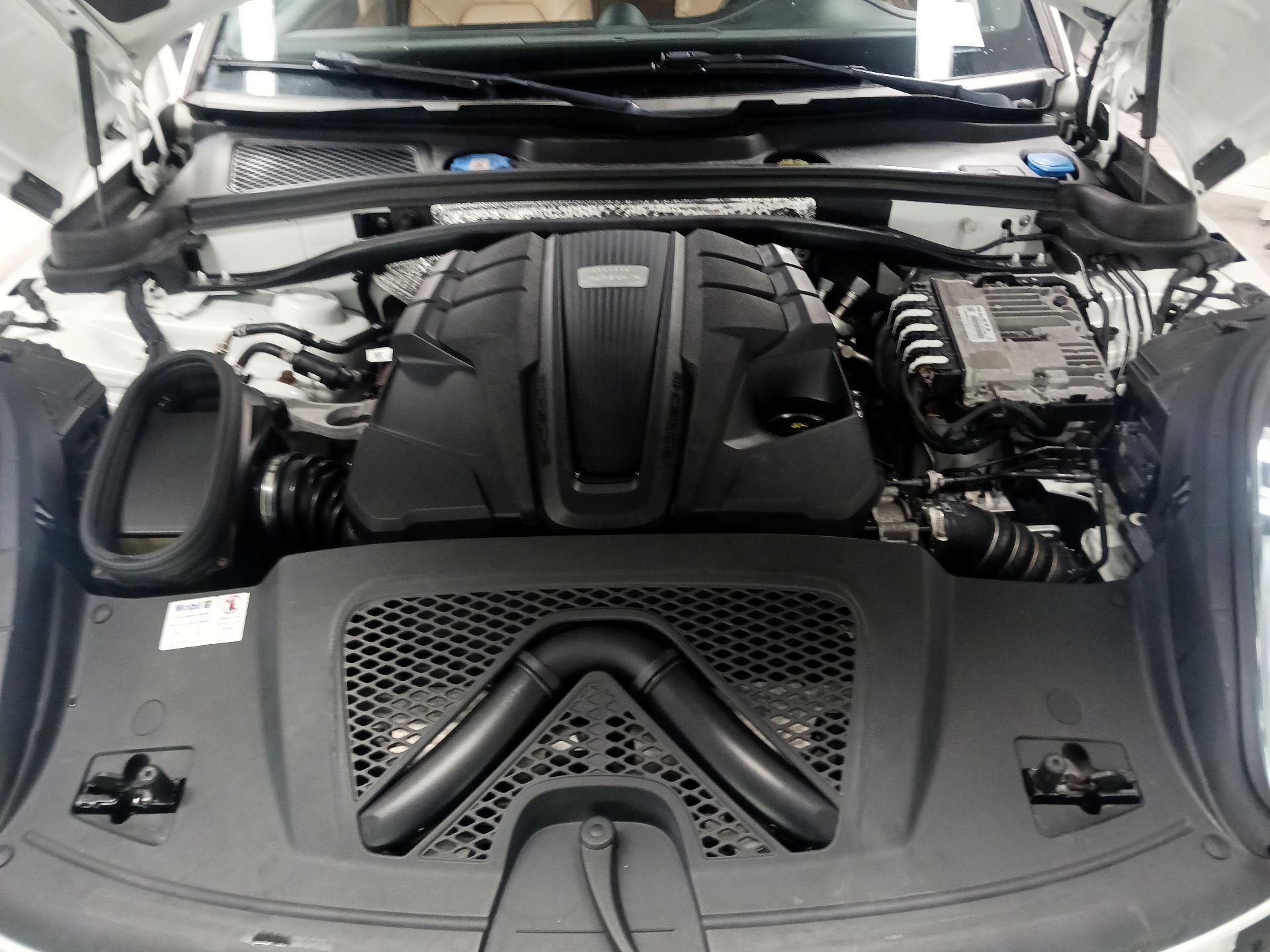 Thumbnail: 2021 Porsche Macan - 17