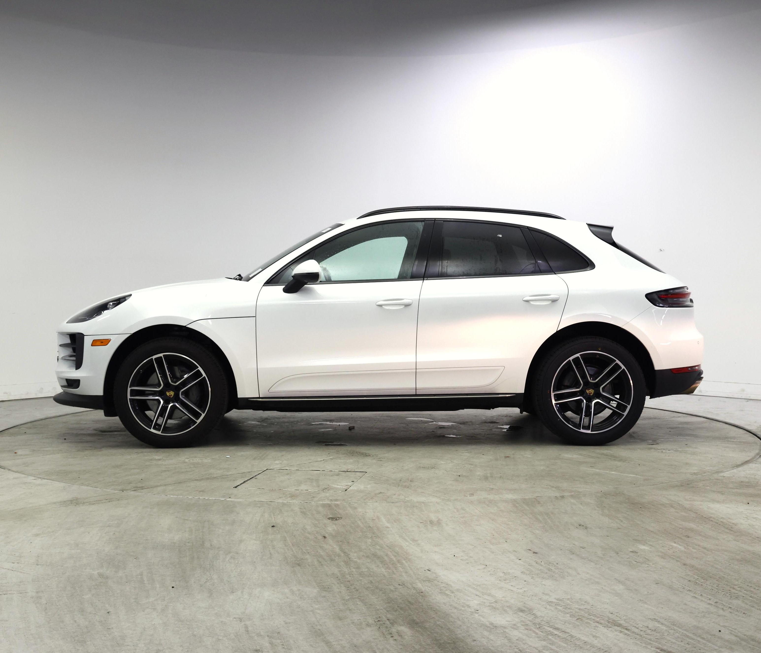 Thumbnail: 2021 Porsche Macan - 3