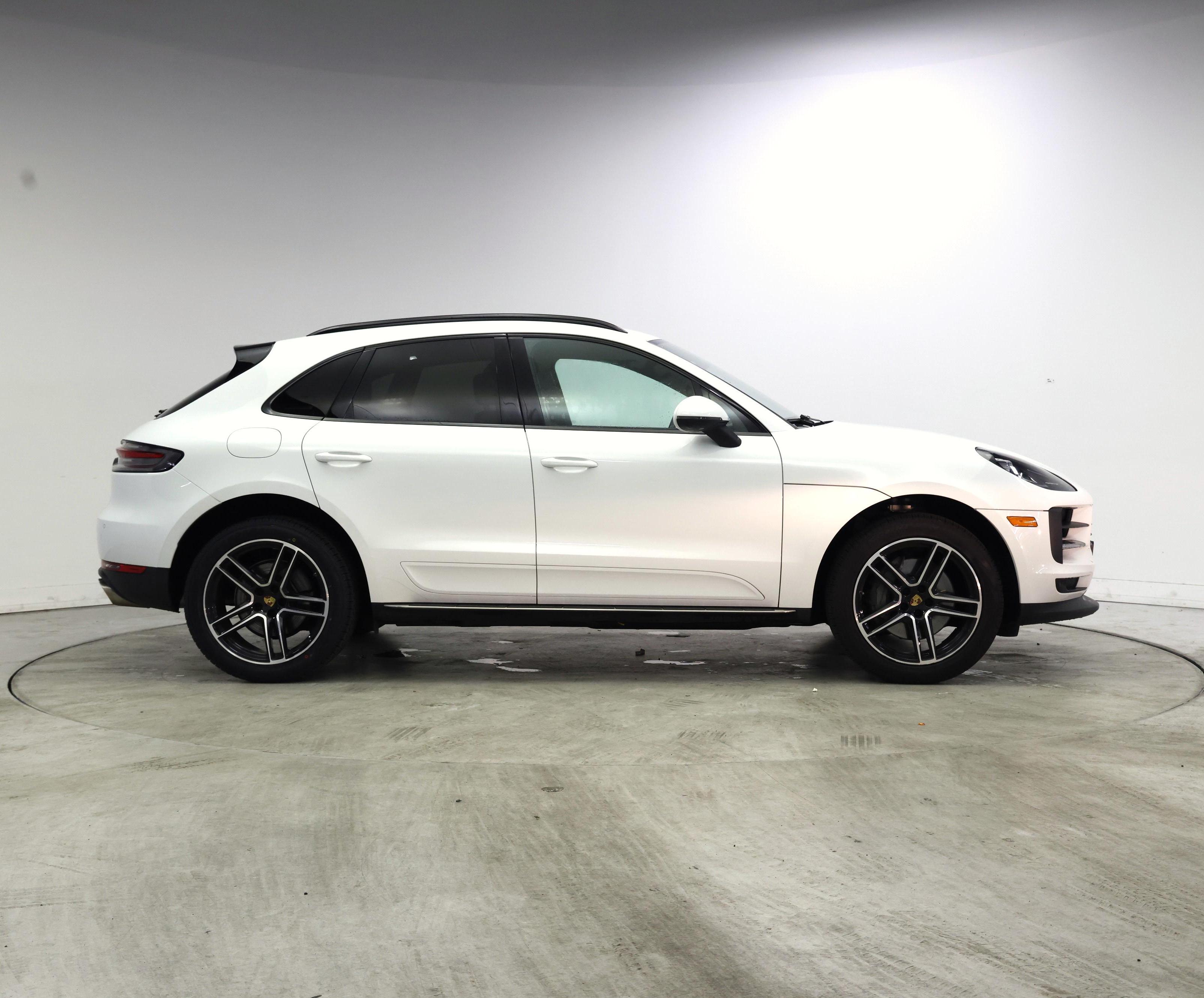 Thumbnail: 2021 Porsche Macan - 7