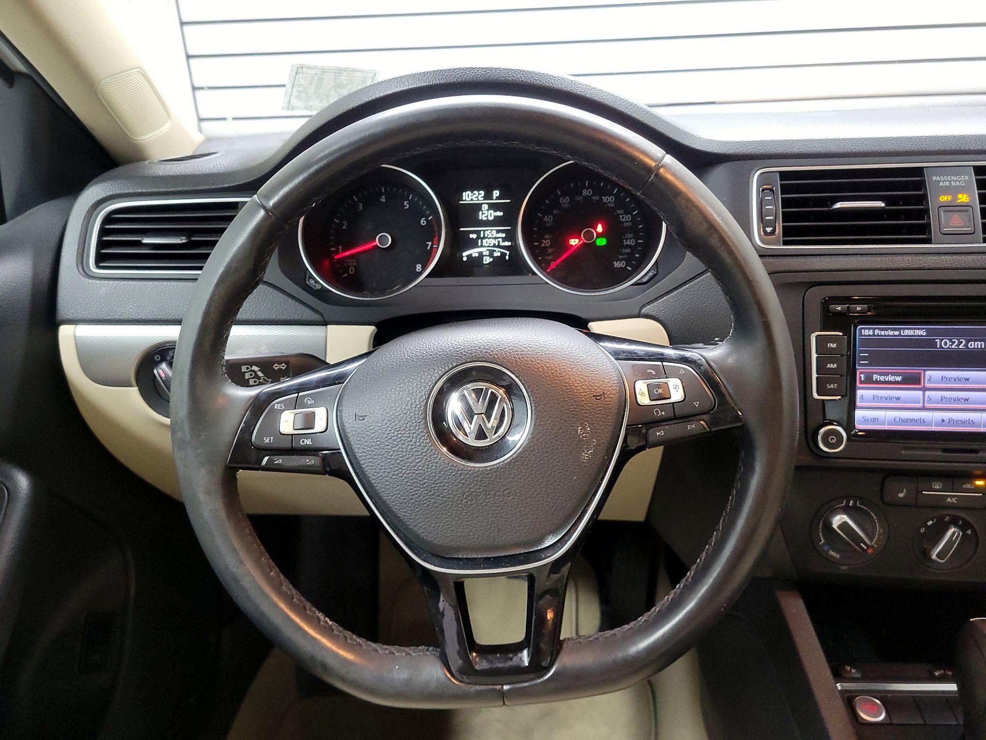 Thumbnail: 2015 Volkswagen Jetta - 10