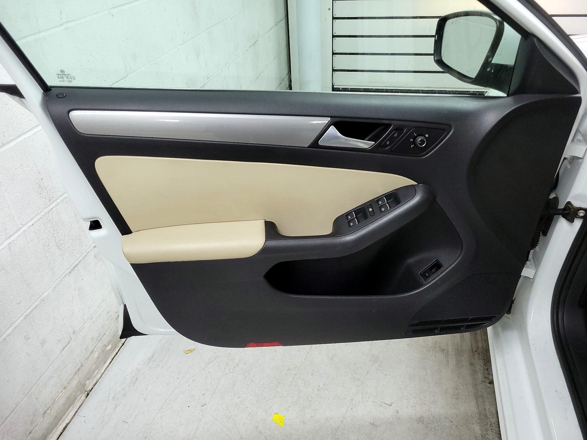 Thumbnail: 2015 Volkswagen Jetta - 12