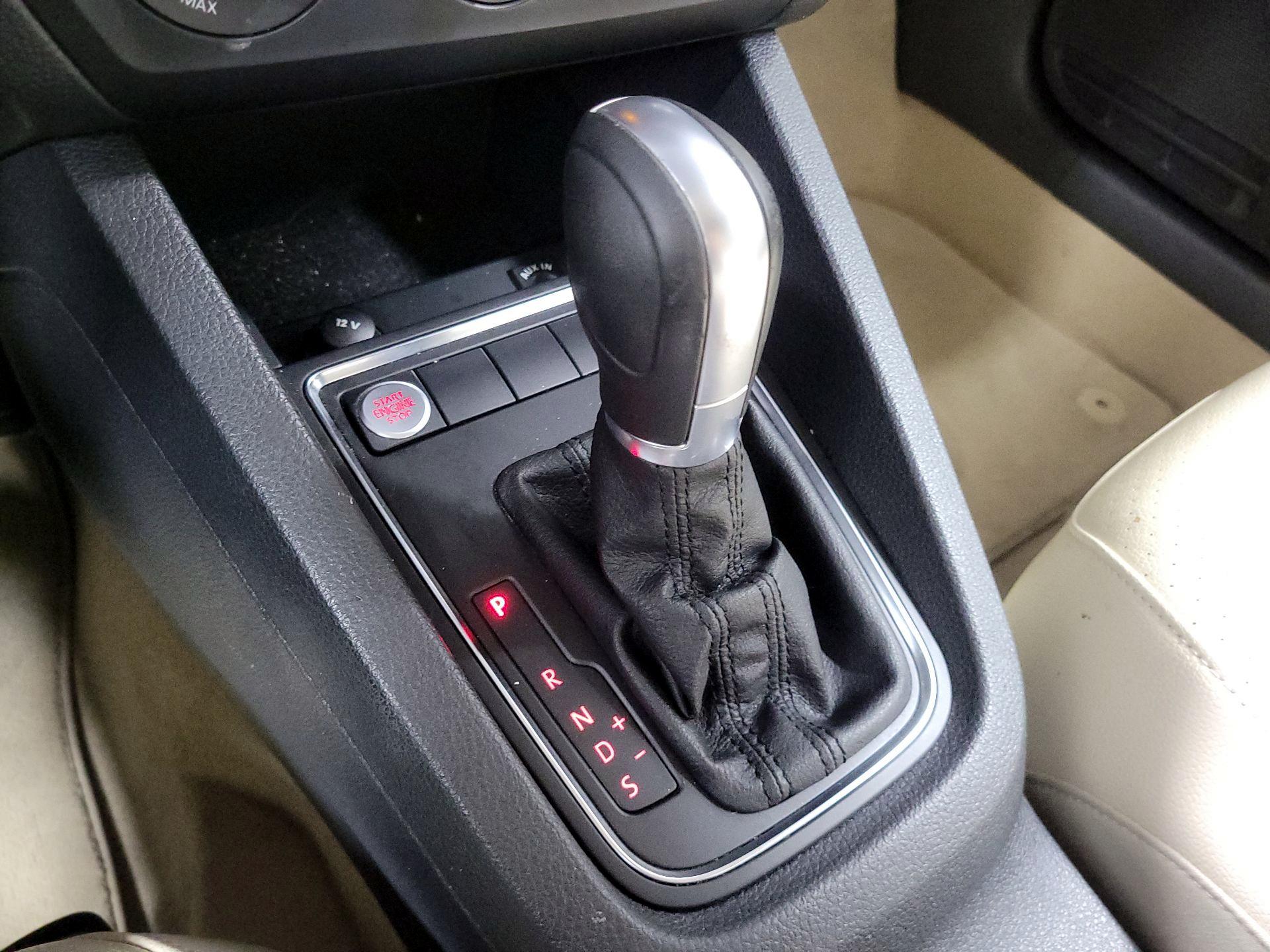 Thumbnail: 2015 Volkswagen Jetta - 17