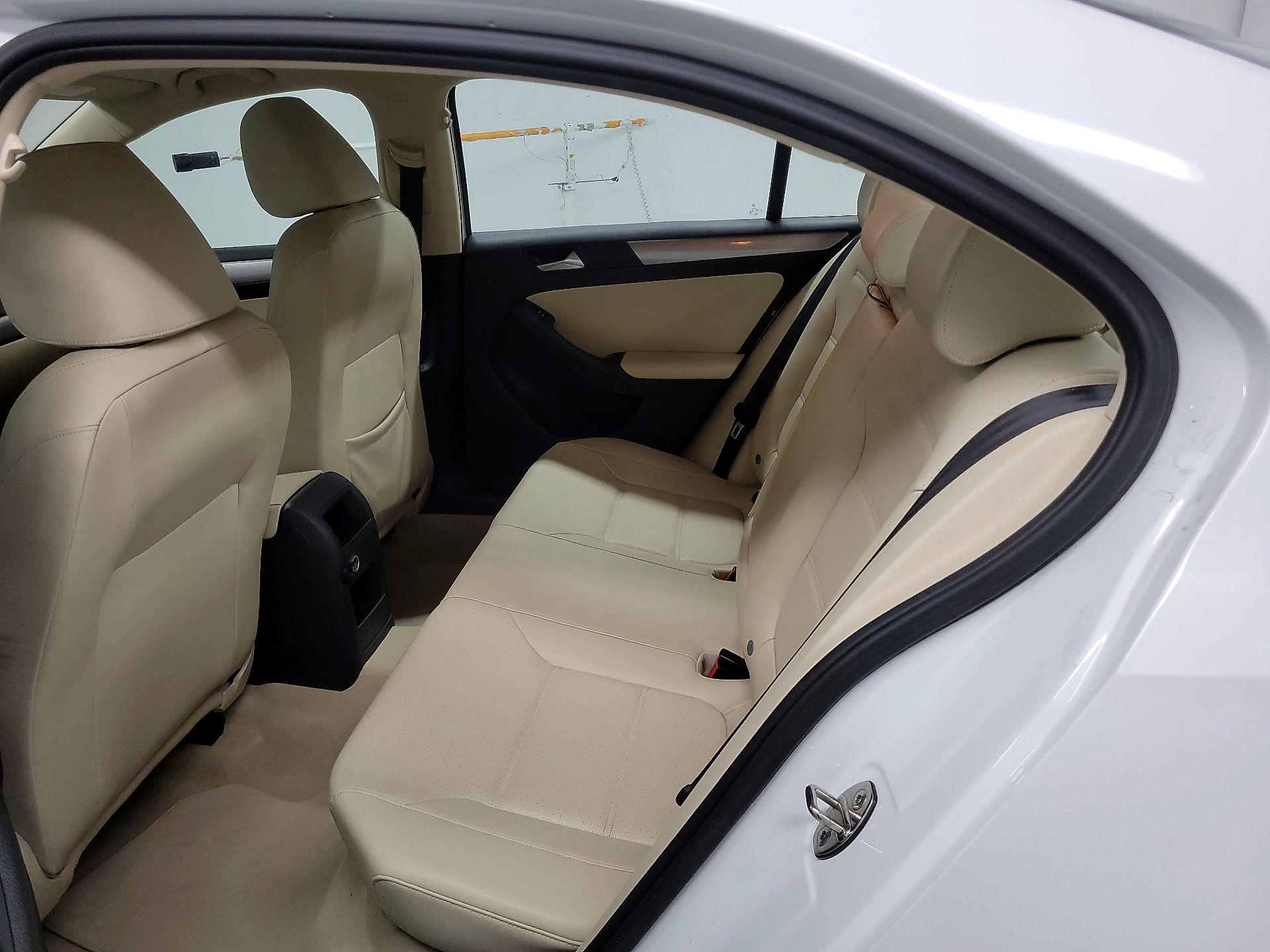 Thumbnail: 2015 Volkswagen Jetta - 20