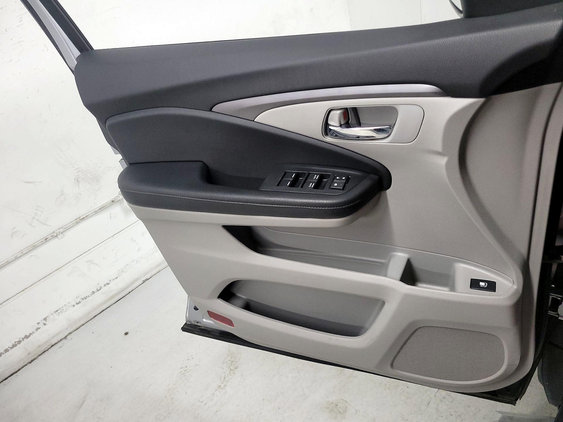 Thumbnail: 2017 Honda Ridgeline - 12