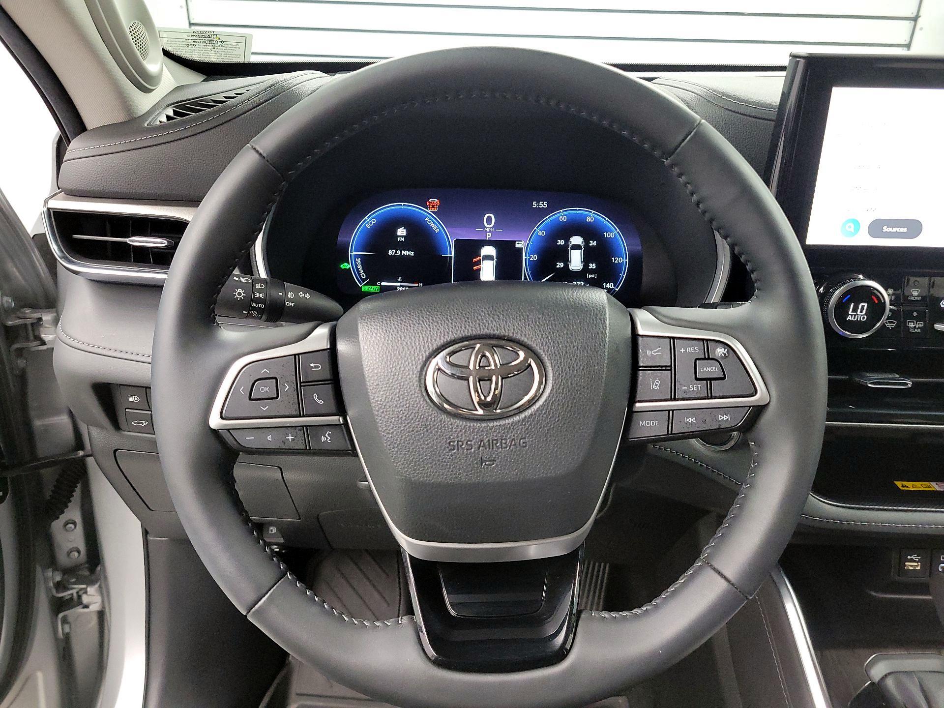 Thumbnail: 2023 Toyota Highlander - 10