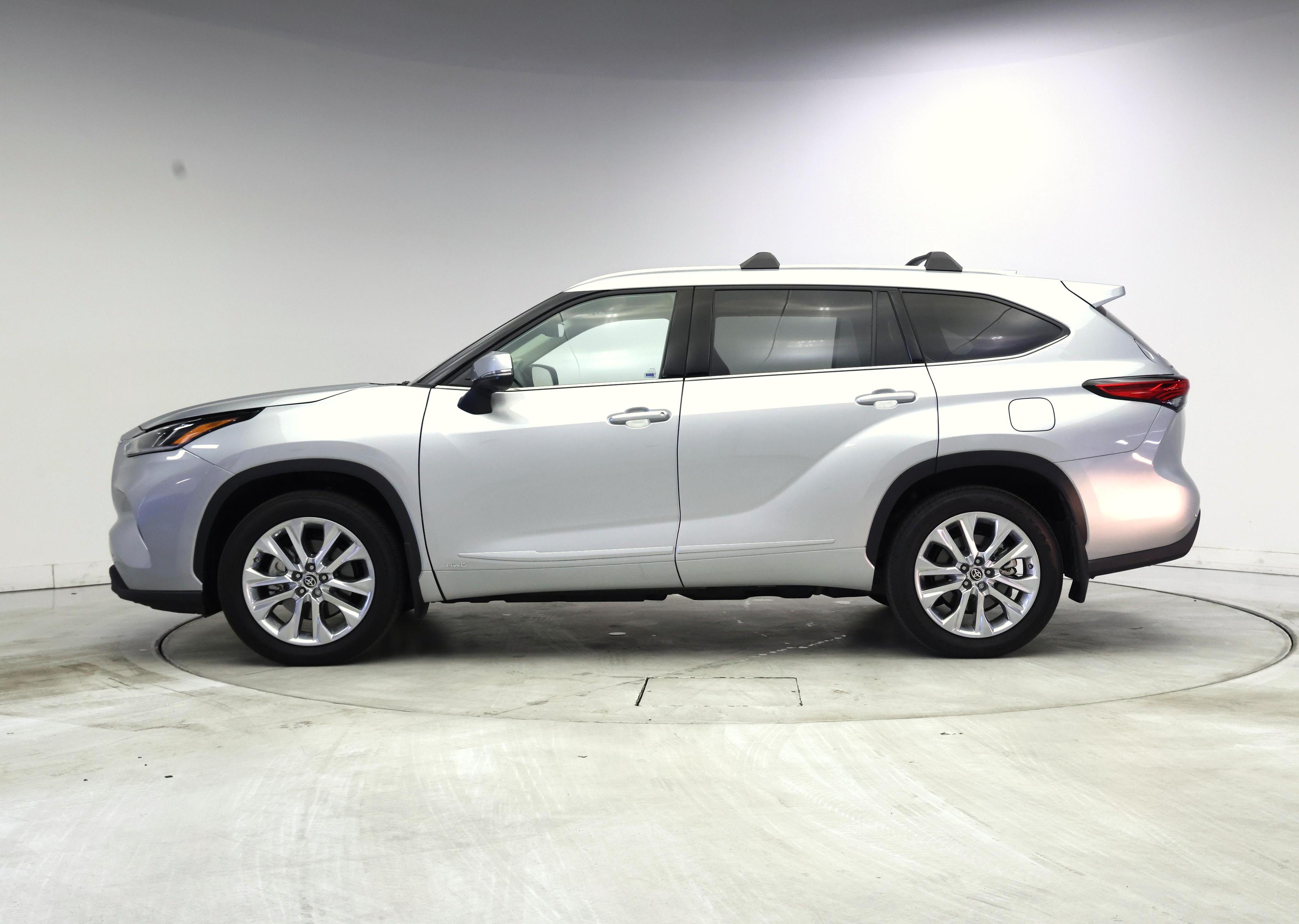 Thumbnail: 2023 Toyota Highlander - 3