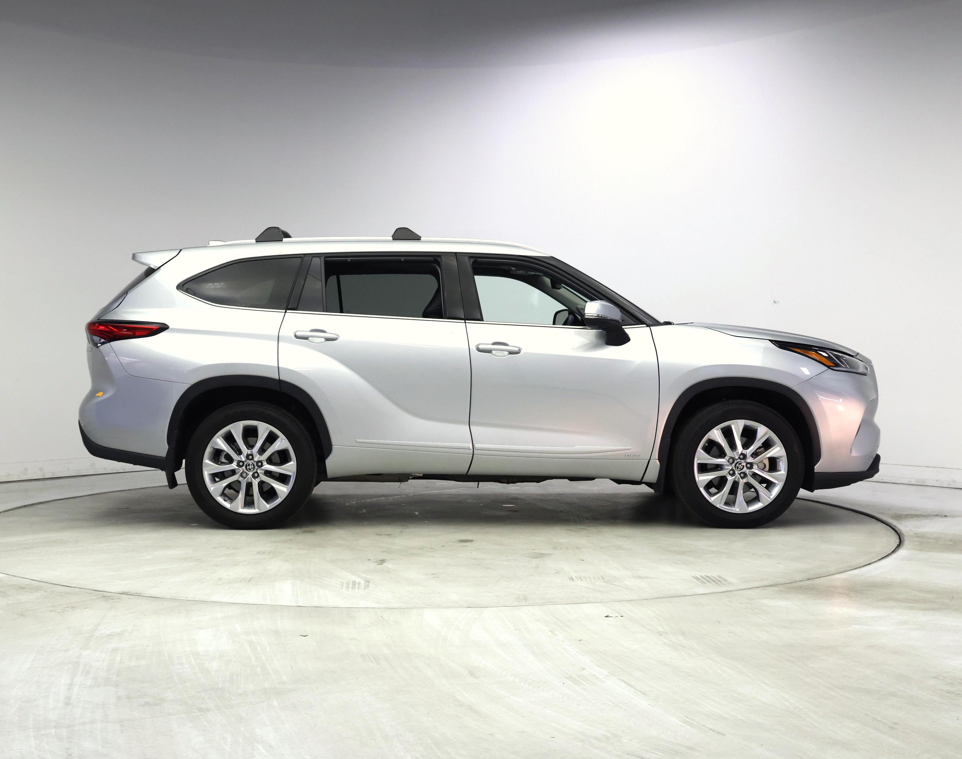 Thumbnail: 2023 Toyota Highlander - 7