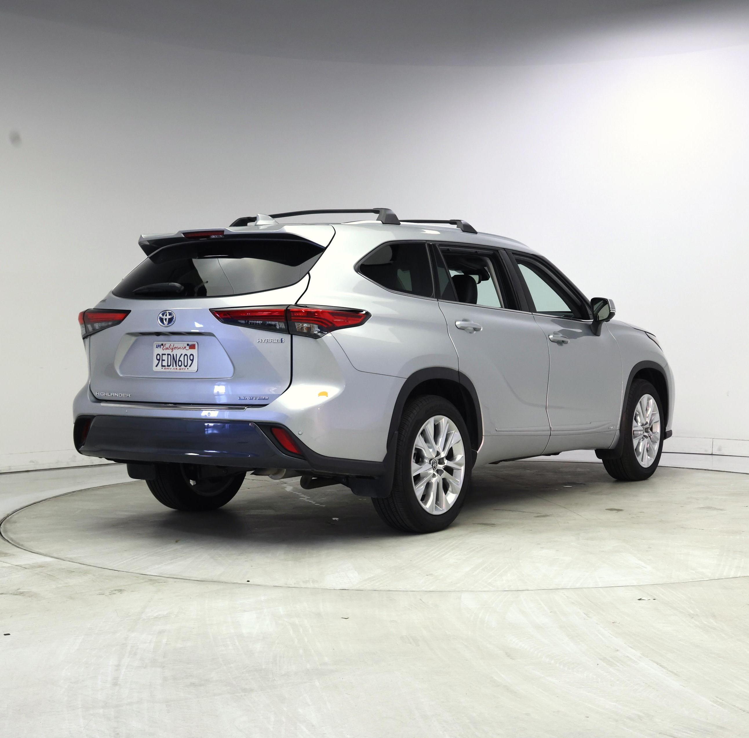 Thumbnail: 2023 Toyota Highlander - 8