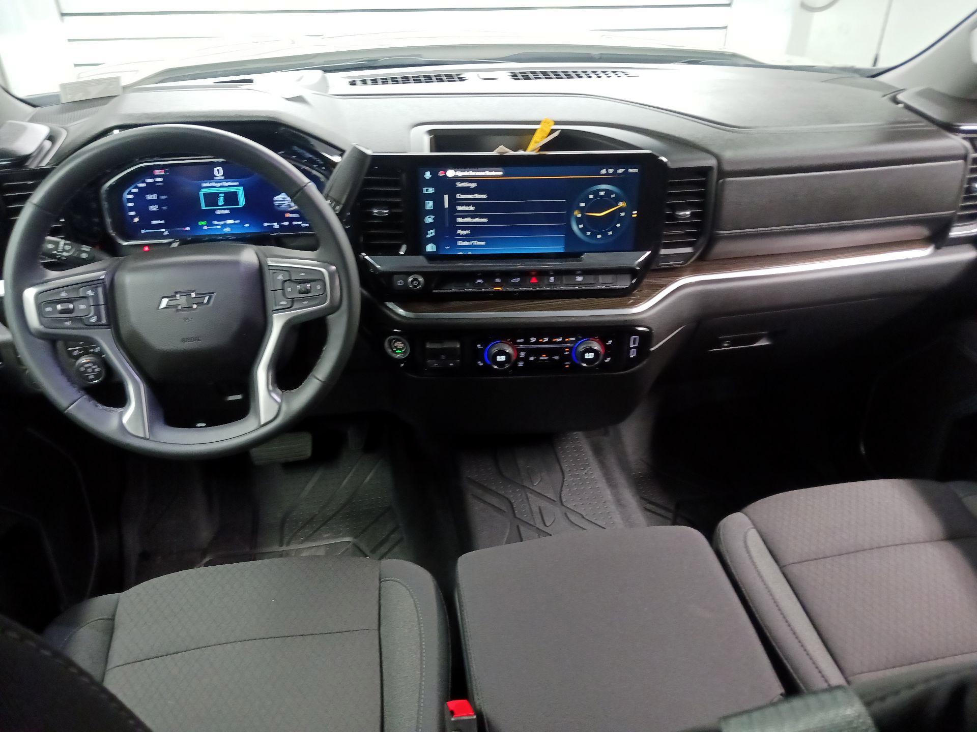 Thumbnail: 2026 Chevrolet Silverado 1500 - 9