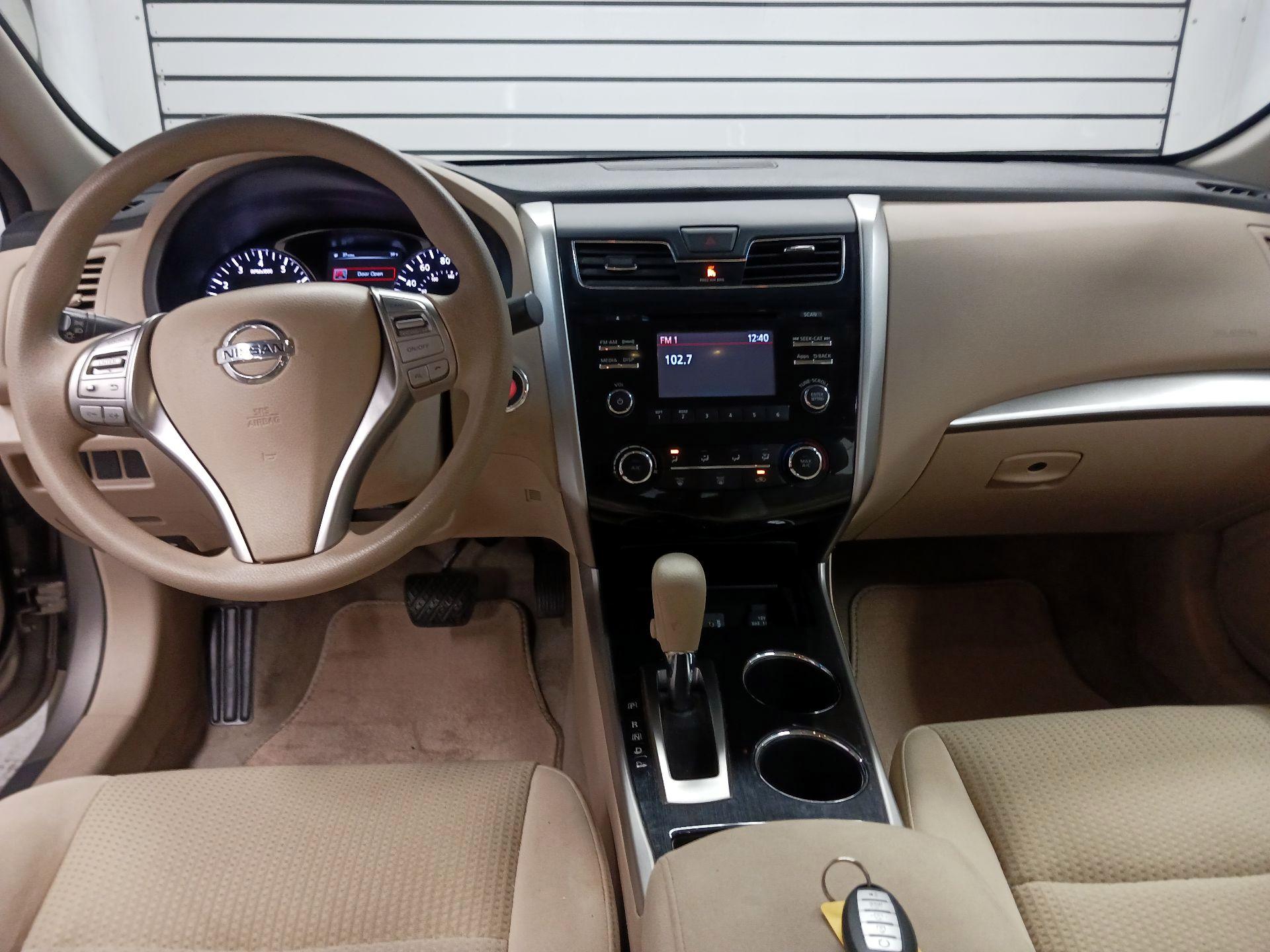 Thumbnail: 2014 Nissan Altima - 9