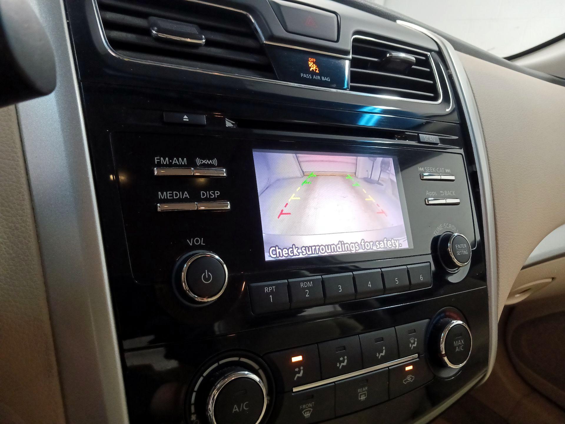 Thumbnail: 2014 Nissan Altima - 14