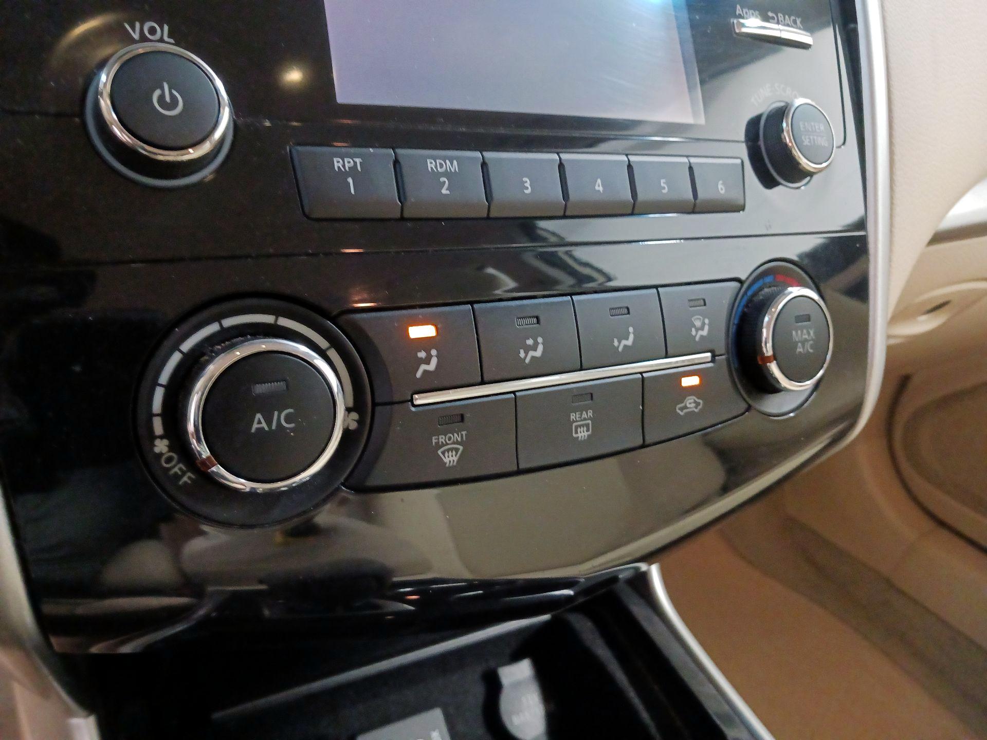 Thumbnail: 2014 Nissan Altima - 16