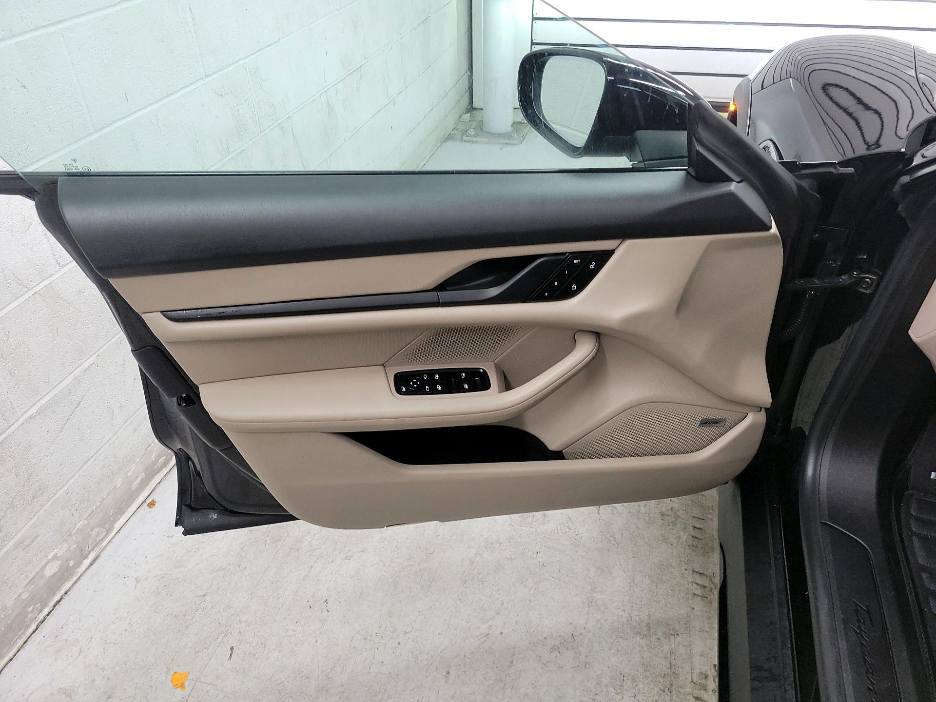 Thumbnail: 2022 Porsche Taycan - 12