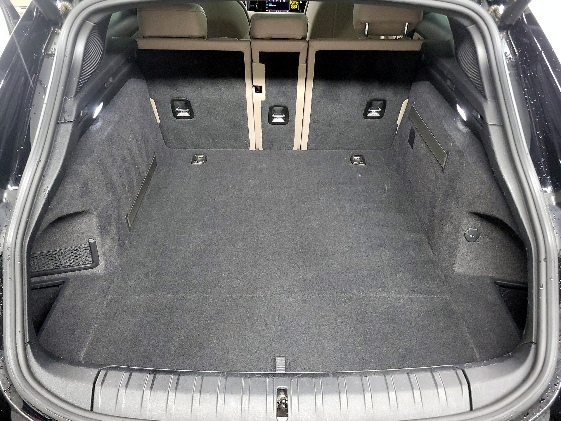 Thumbnail: 2022 Porsche Taycan - 18