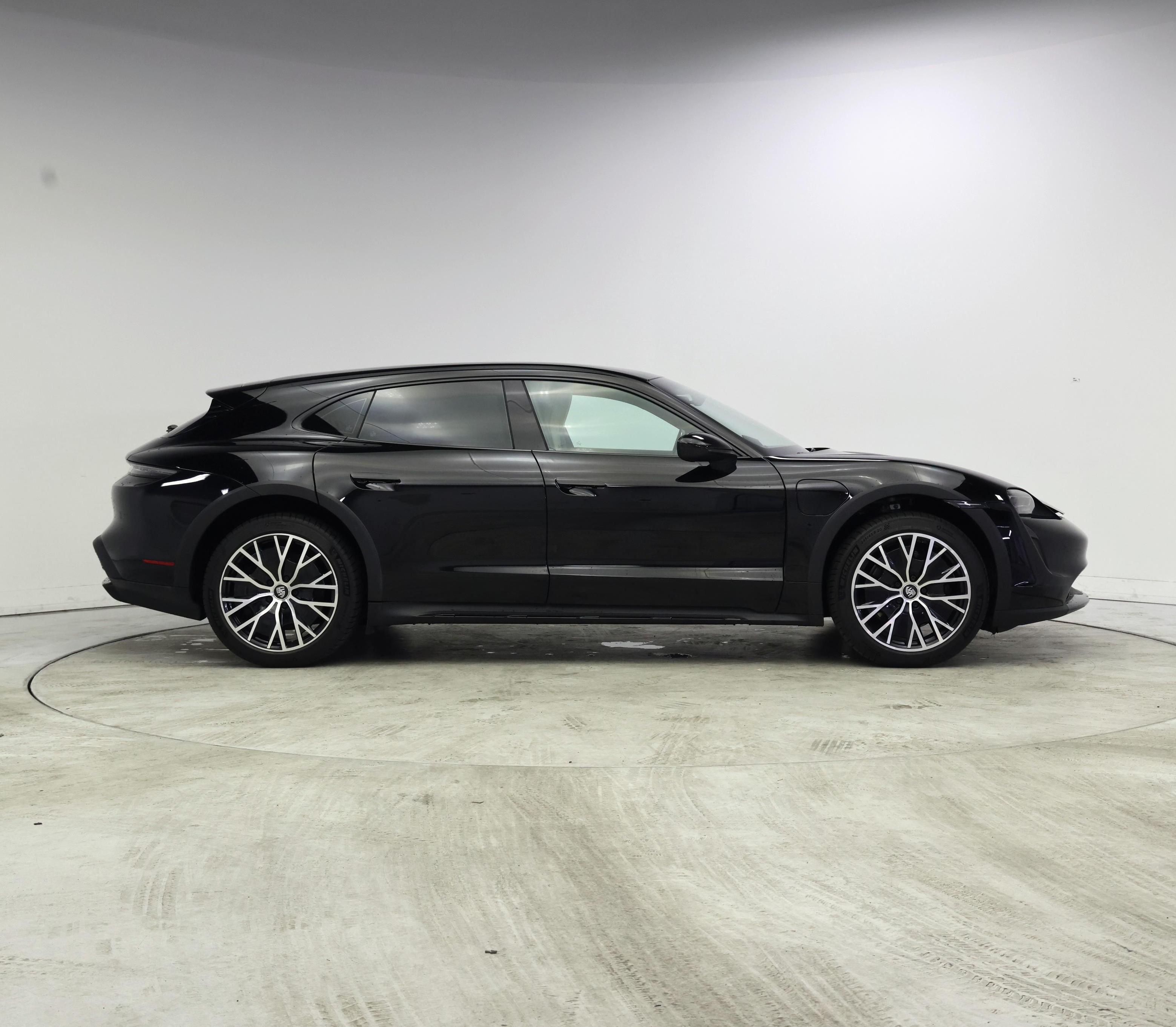 Thumbnail: 2022 Porsche Taycan - 7