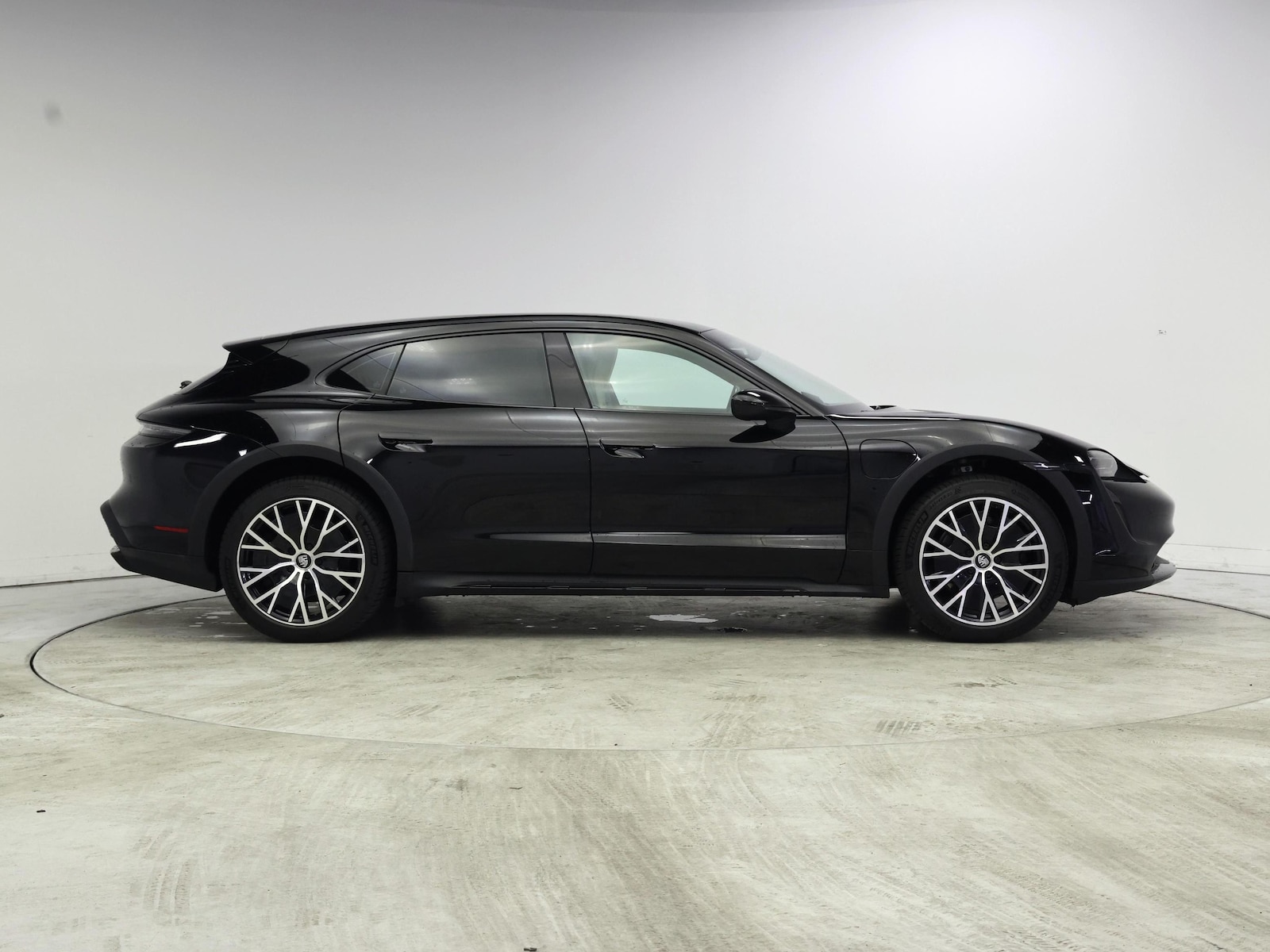 2022 Porsche Taycan Base - Photo 8