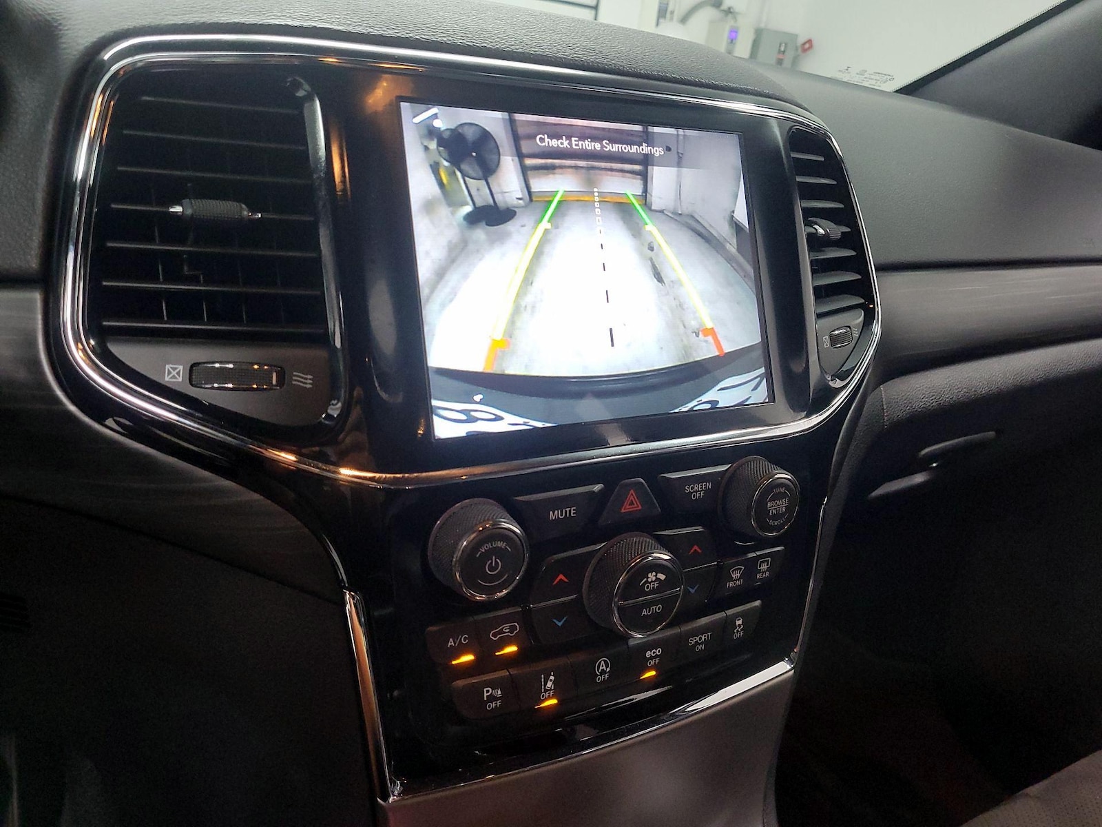 2020 Jeep Grand Cherokee Altitude - Photo 14