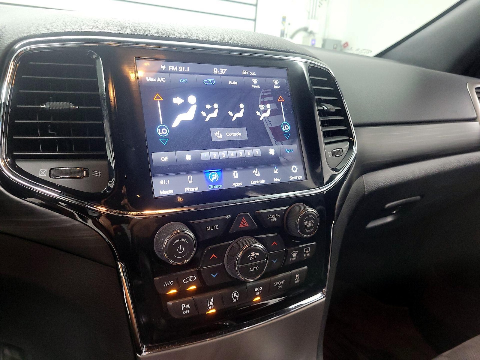 2020 Jeep Grand Cherokee Altitude - Photo 16