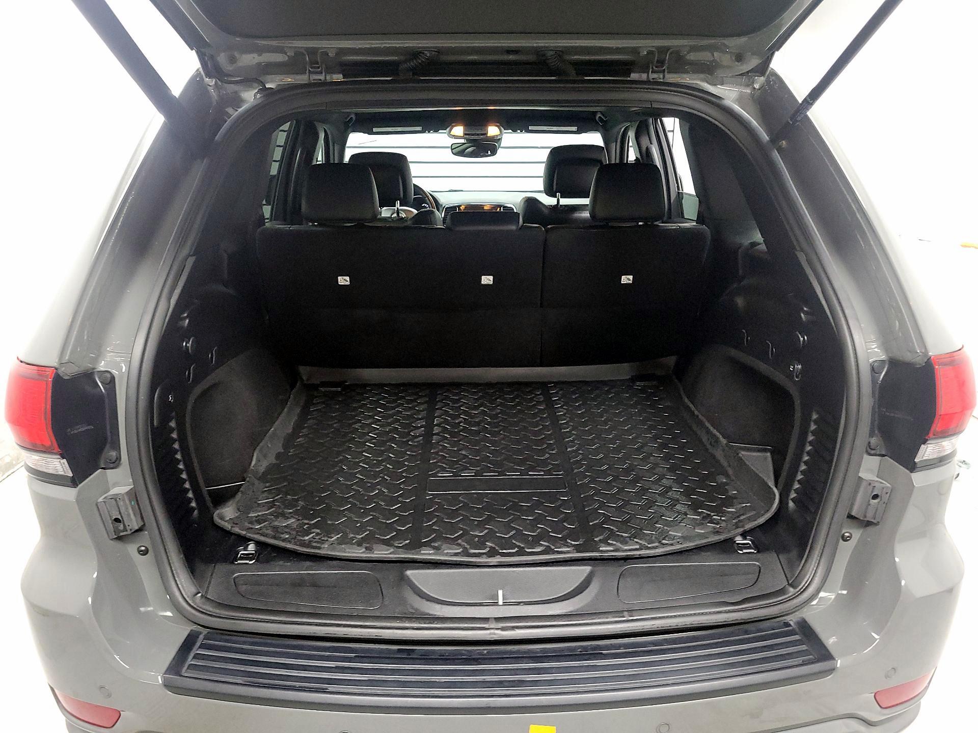 Thumbnail: 2020 Jeep Grand Cherokee - 17