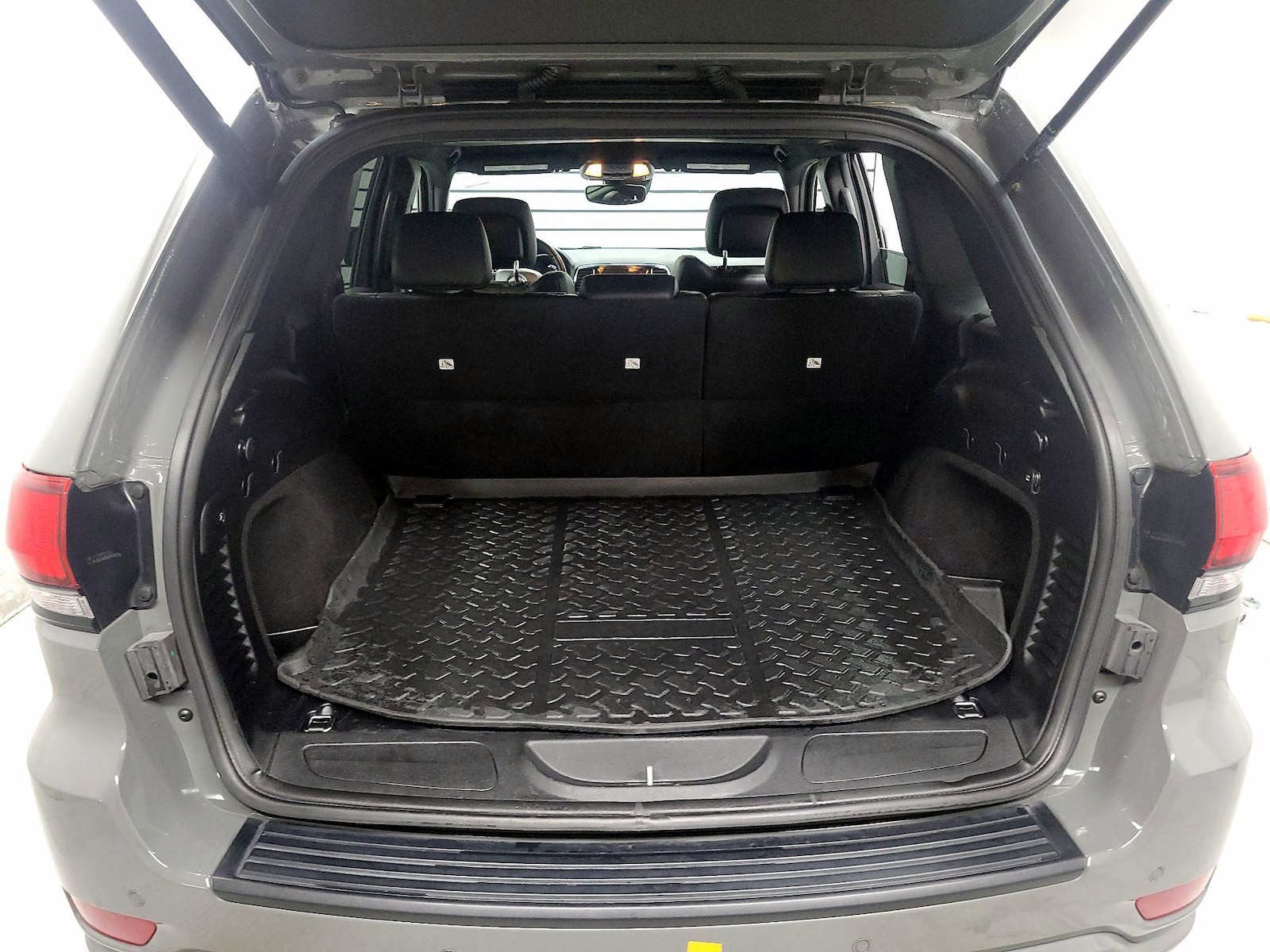 2020 Jeep Grand Cherokee Altitude - Photo 18