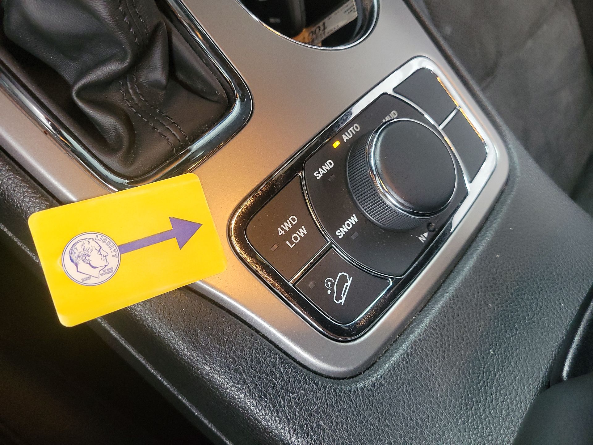 Thumbnail: 2020 Jeep Grand Cherokee - 20