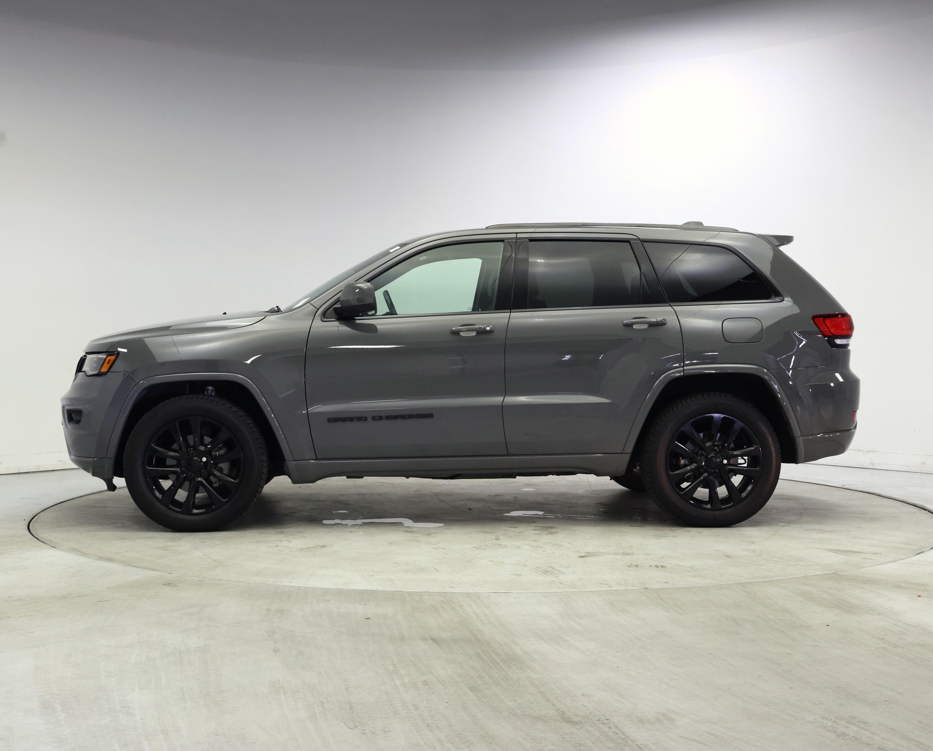 Thumbnail: 2020 Jeep Grand Cherokee - 3