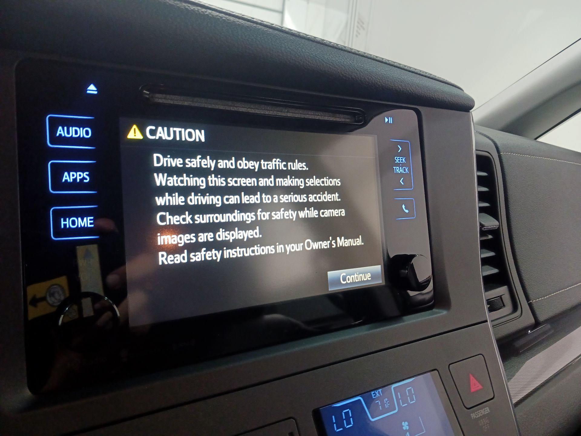 Thumbnail: 2017 Toyota Sienna - 14
