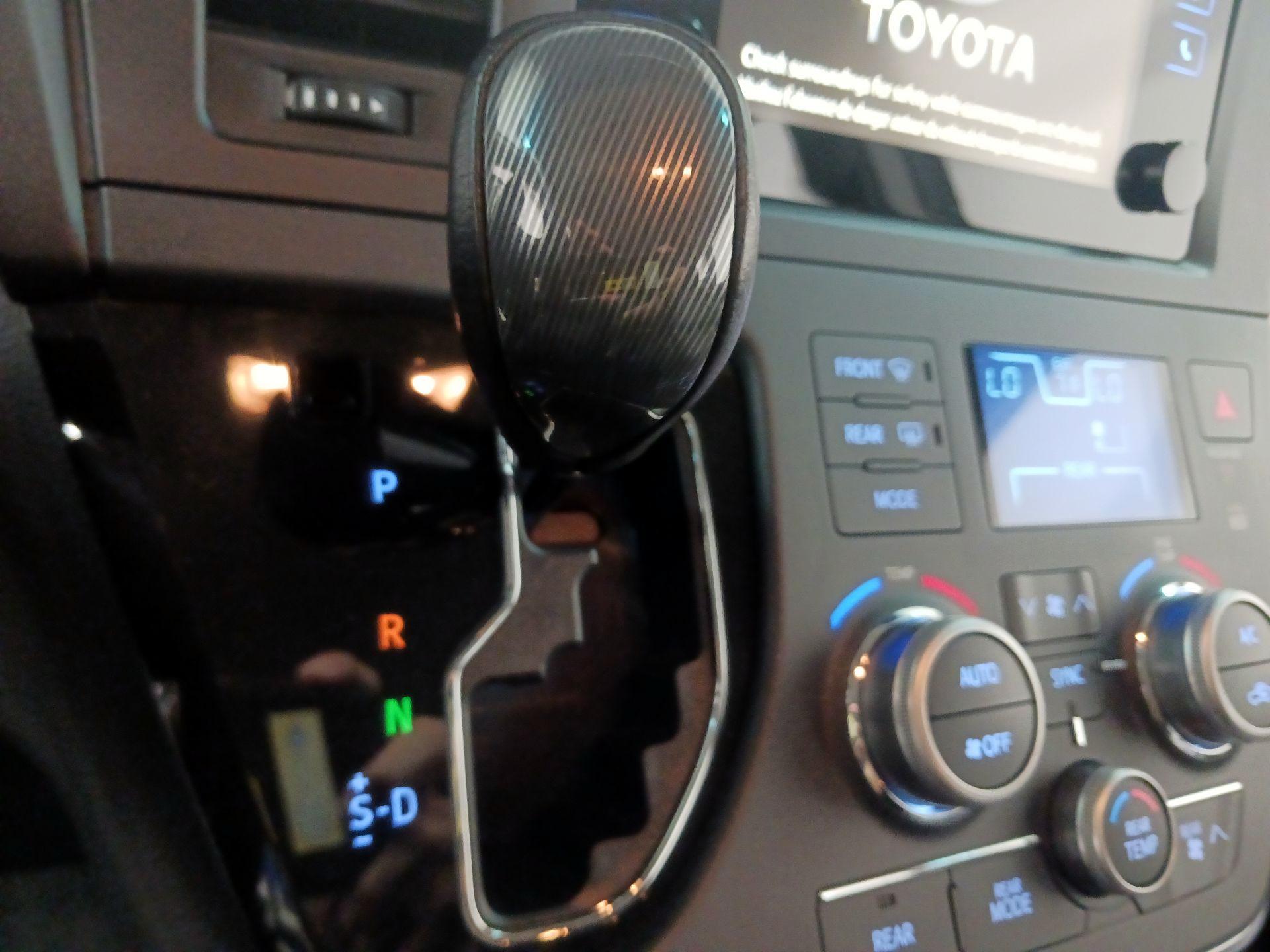 Thumbnail: 2017 Toyota Sienna - 16