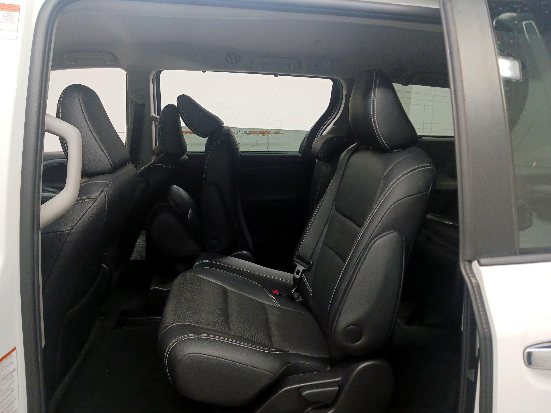 Thumbnail: 2017 Toyota Sienna - 17