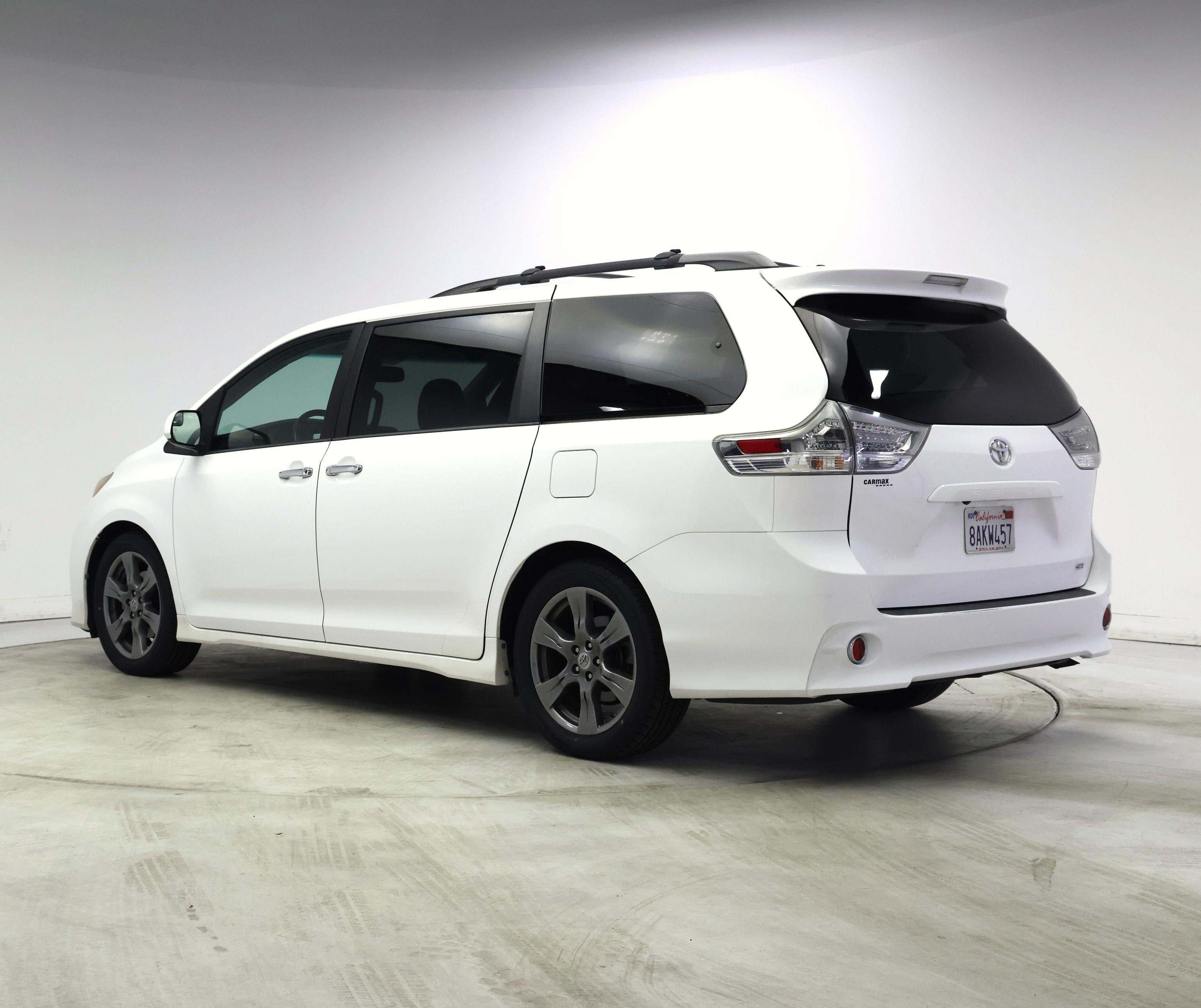 Thumbnail: 2017 Toyota Sienna - 2