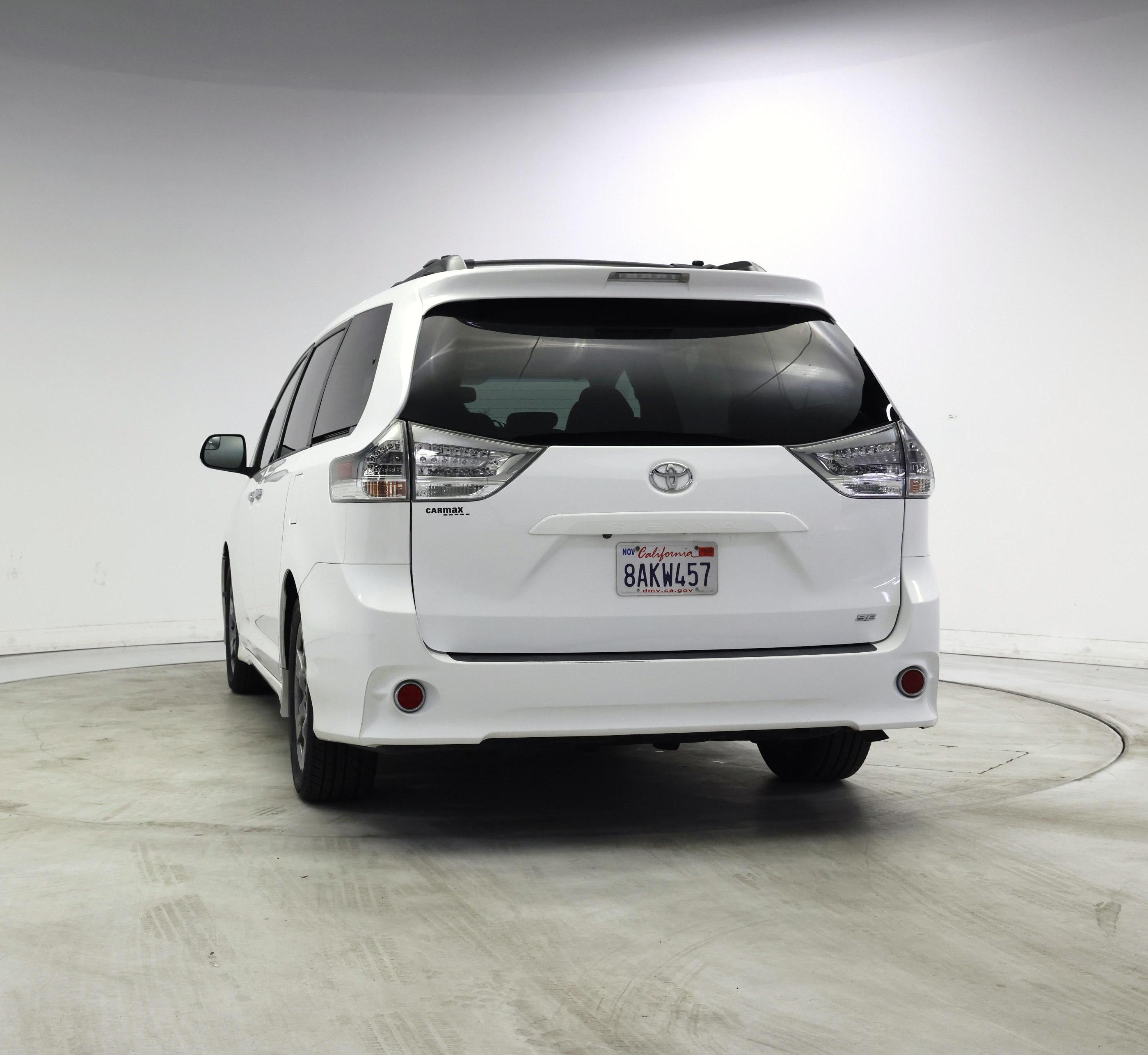 Thumbnail: 2017 Toyota Sienna - 6