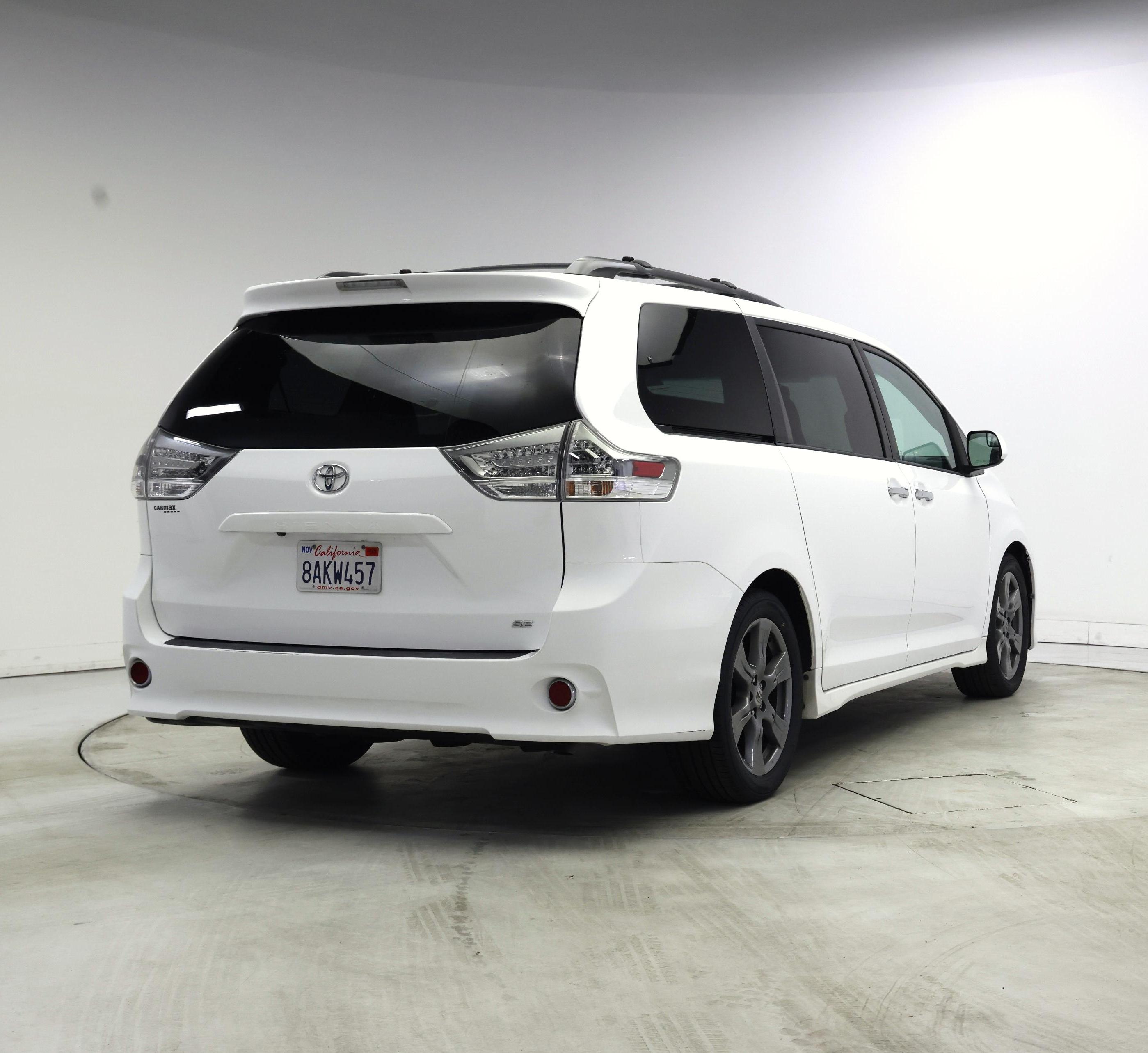 Thumbnail: 2017 Toyota Sienna - 8