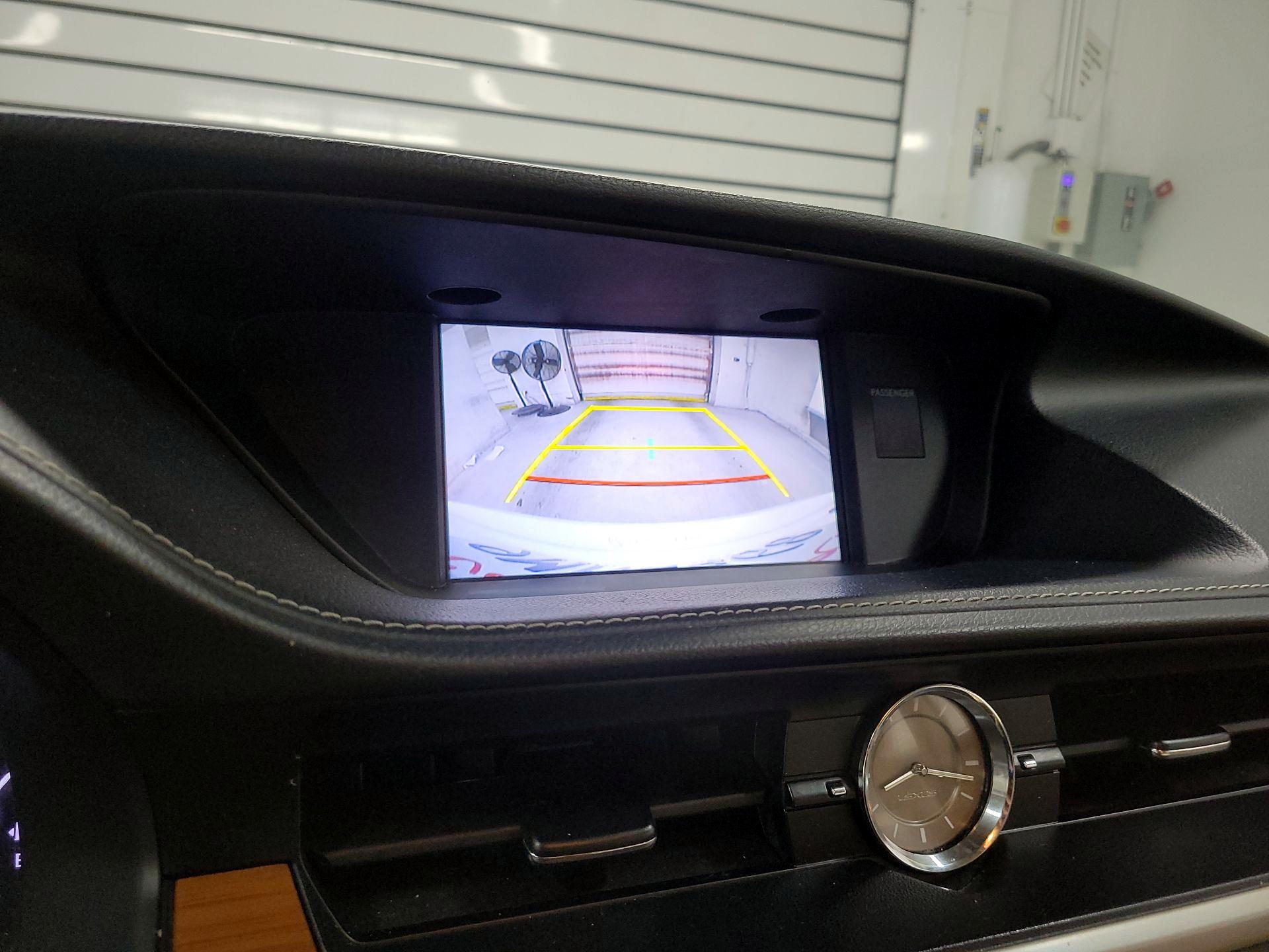 Thumbnail: 2015 Lexus ES - 14