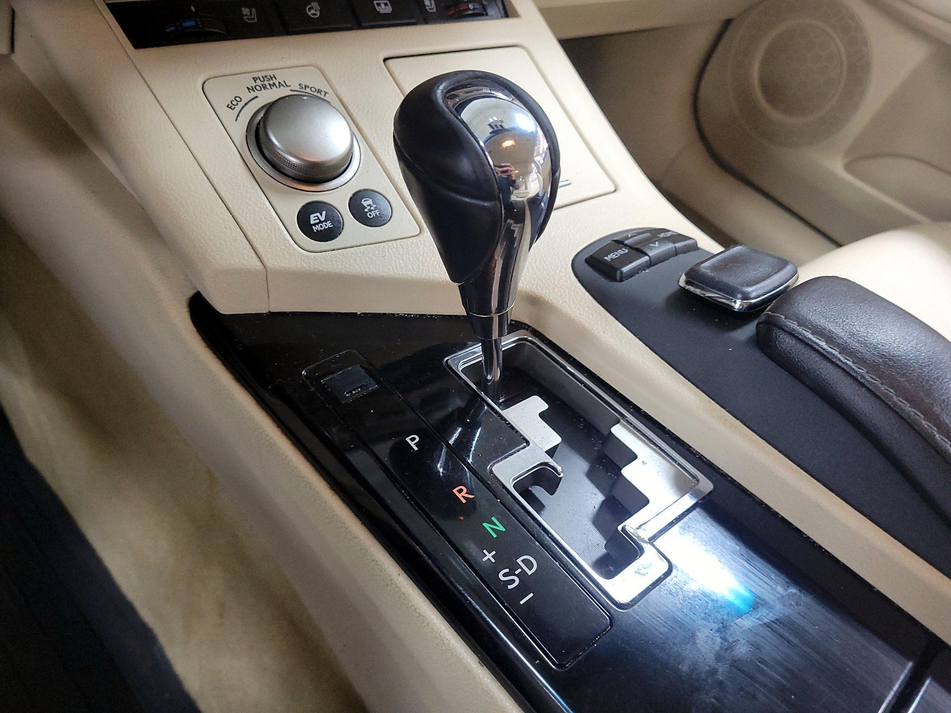 Thumbnail: 2015 Lexus ES - 17