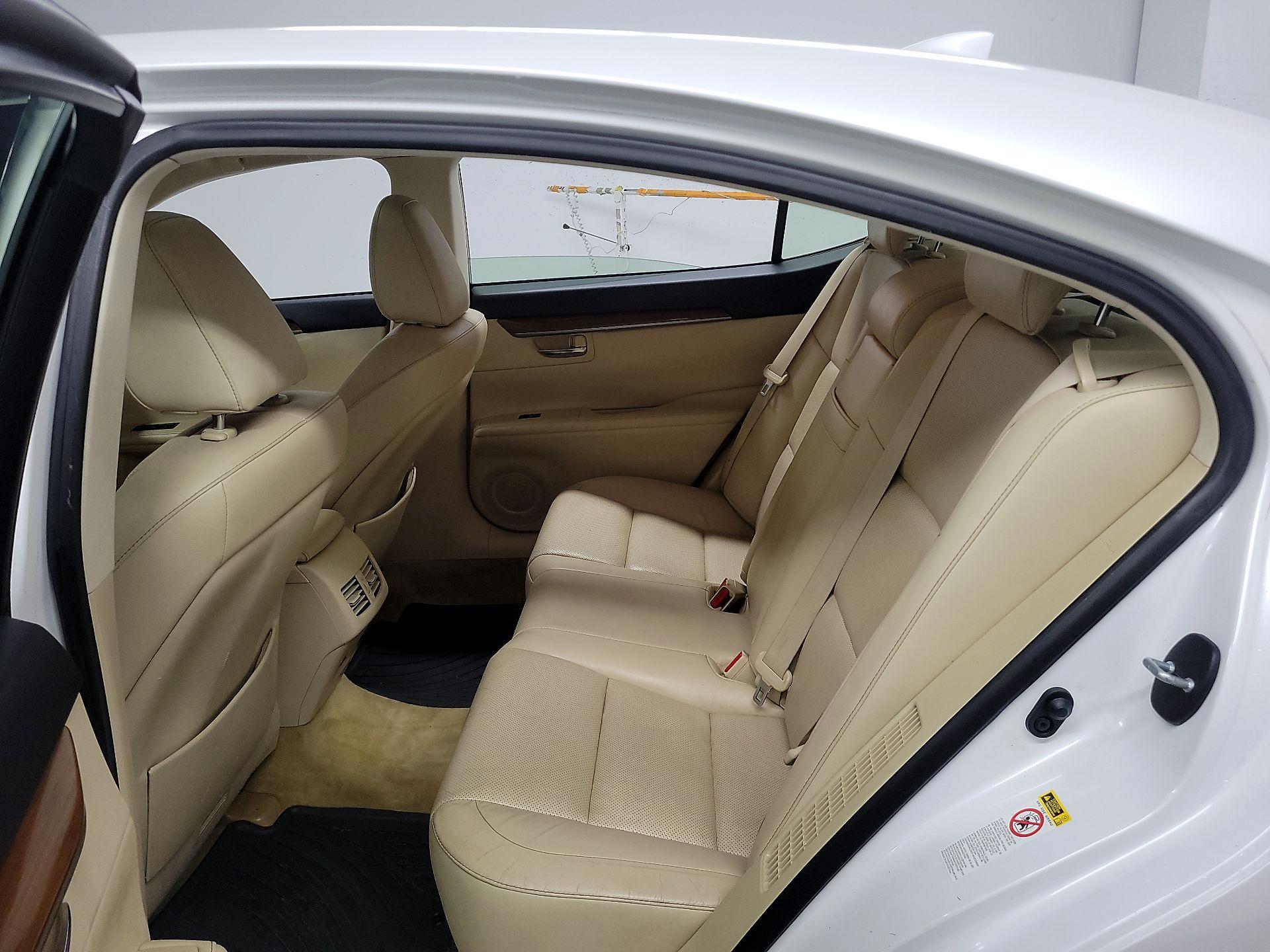 Thumbnail: 2015 Lexus ES - 20