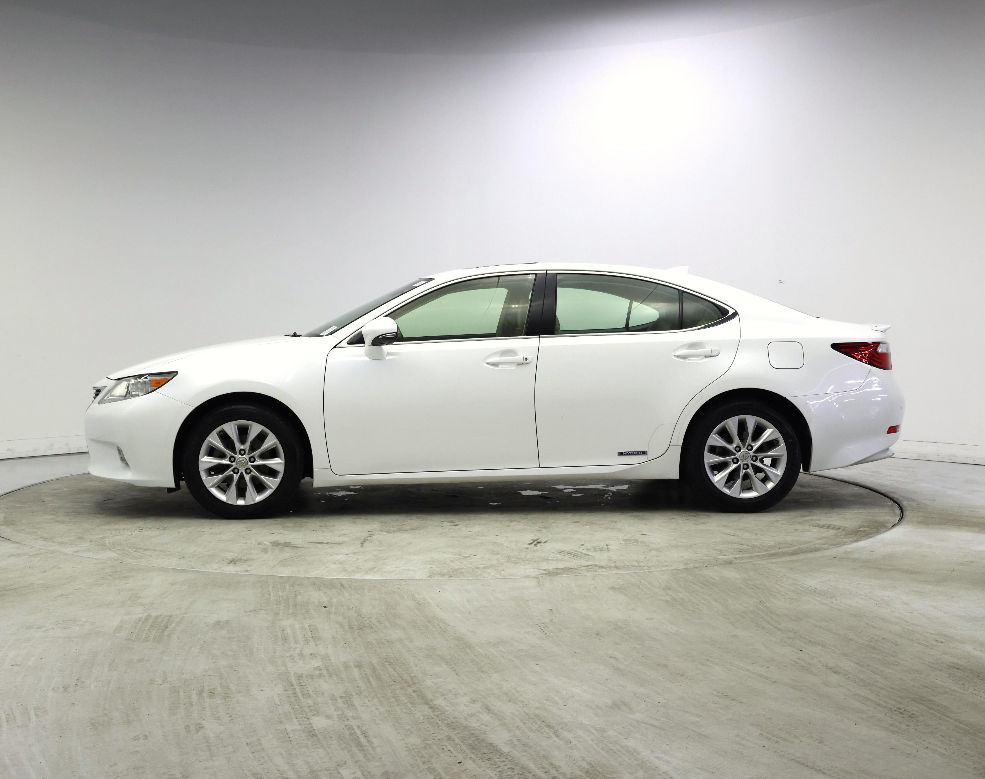 Thumbnail: 2015 Lexus ES - 3