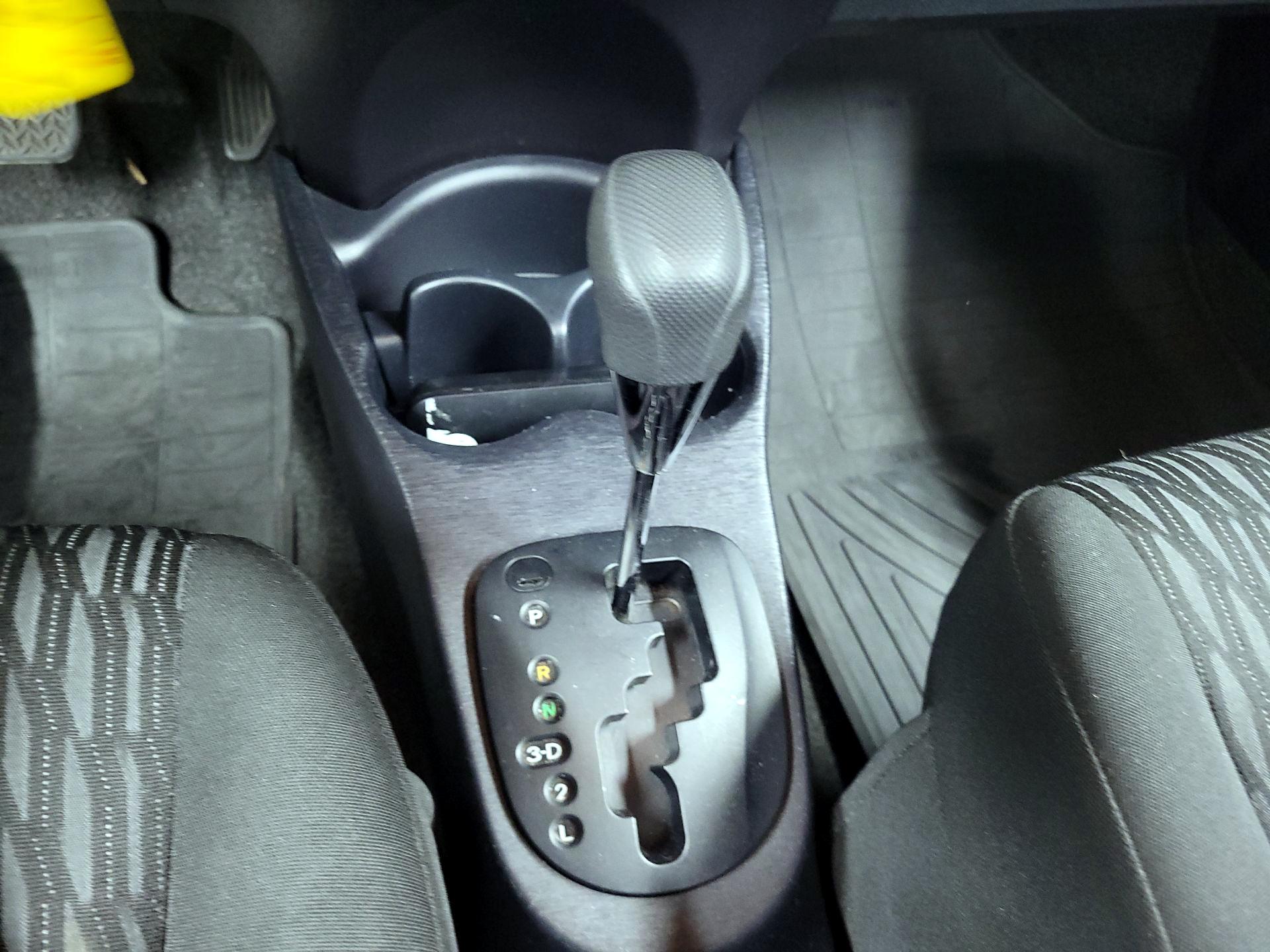 Thumbnail: 2014 Toyota Yaris - 16