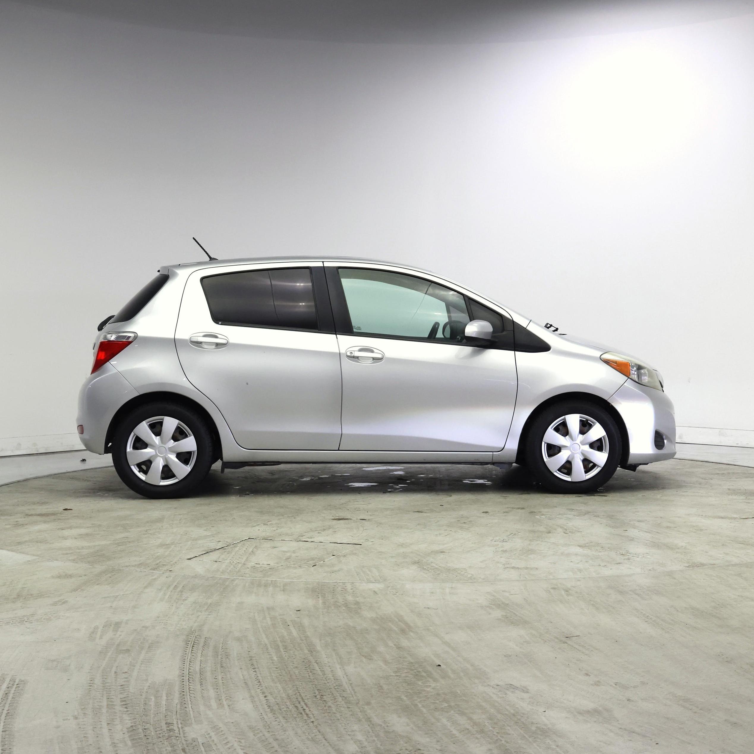 Thumbnail: 2014 Toyota Yaris - 7