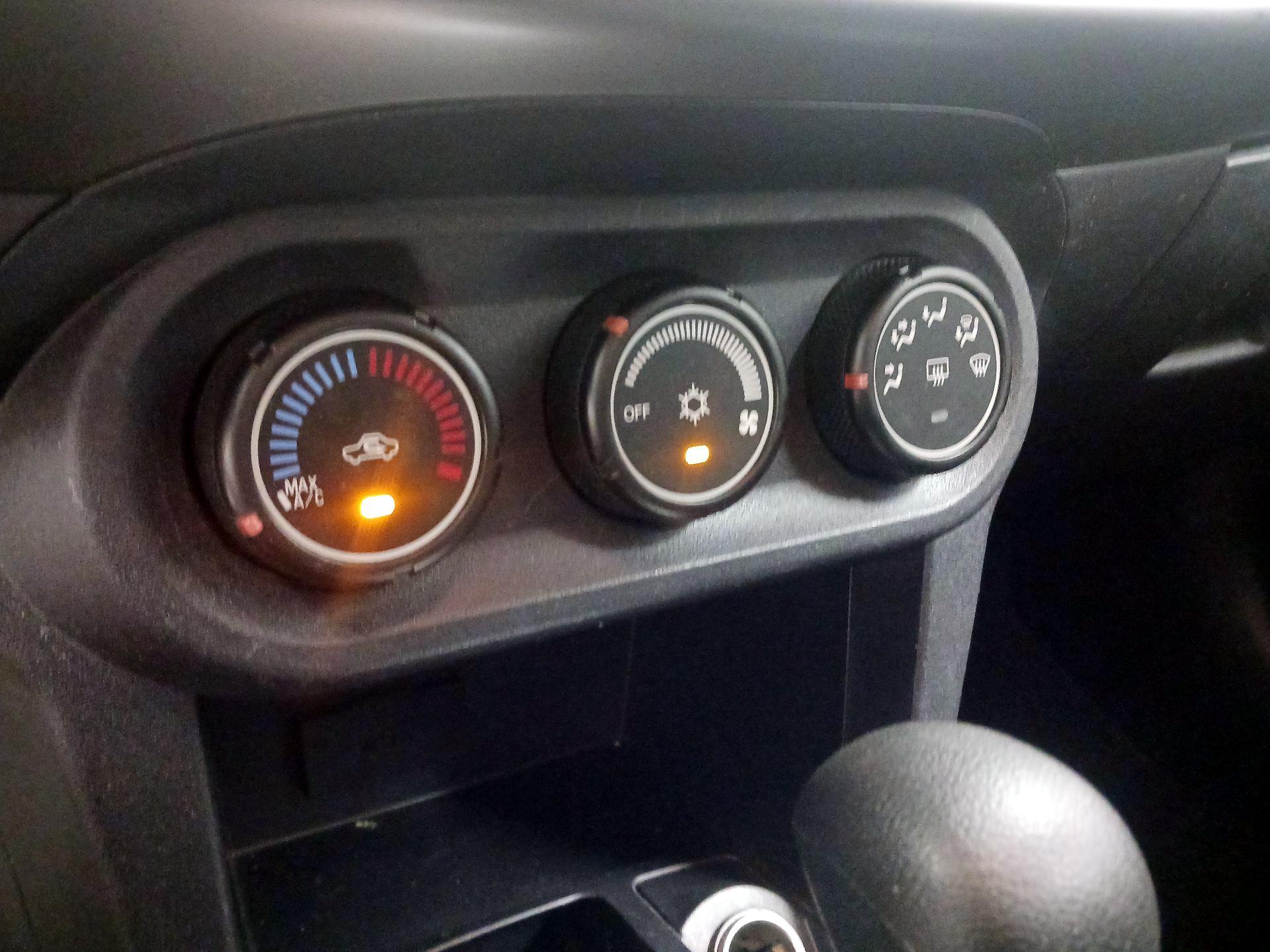 Thumbnail: 2014 Mitsubishi Lancer - 15