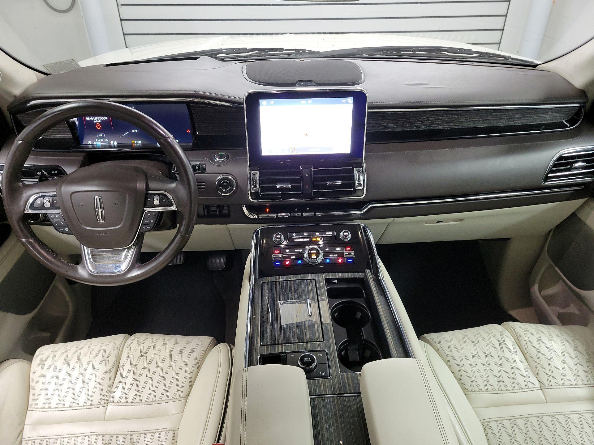 Thumbnail: 2019 Lincoln Navigator L - 9
