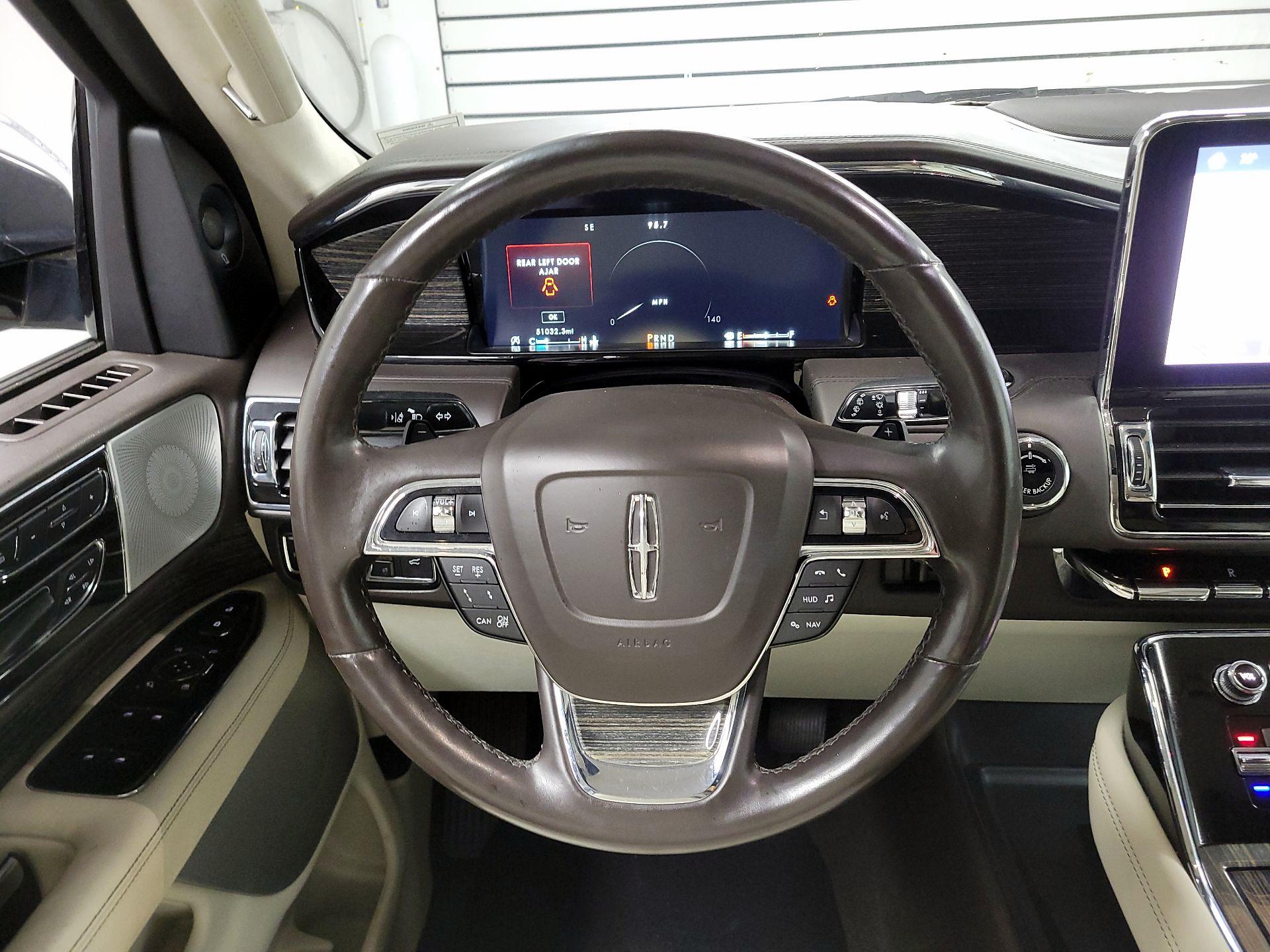 Thumbnail: 2019 Lincoln Navigator L - 10