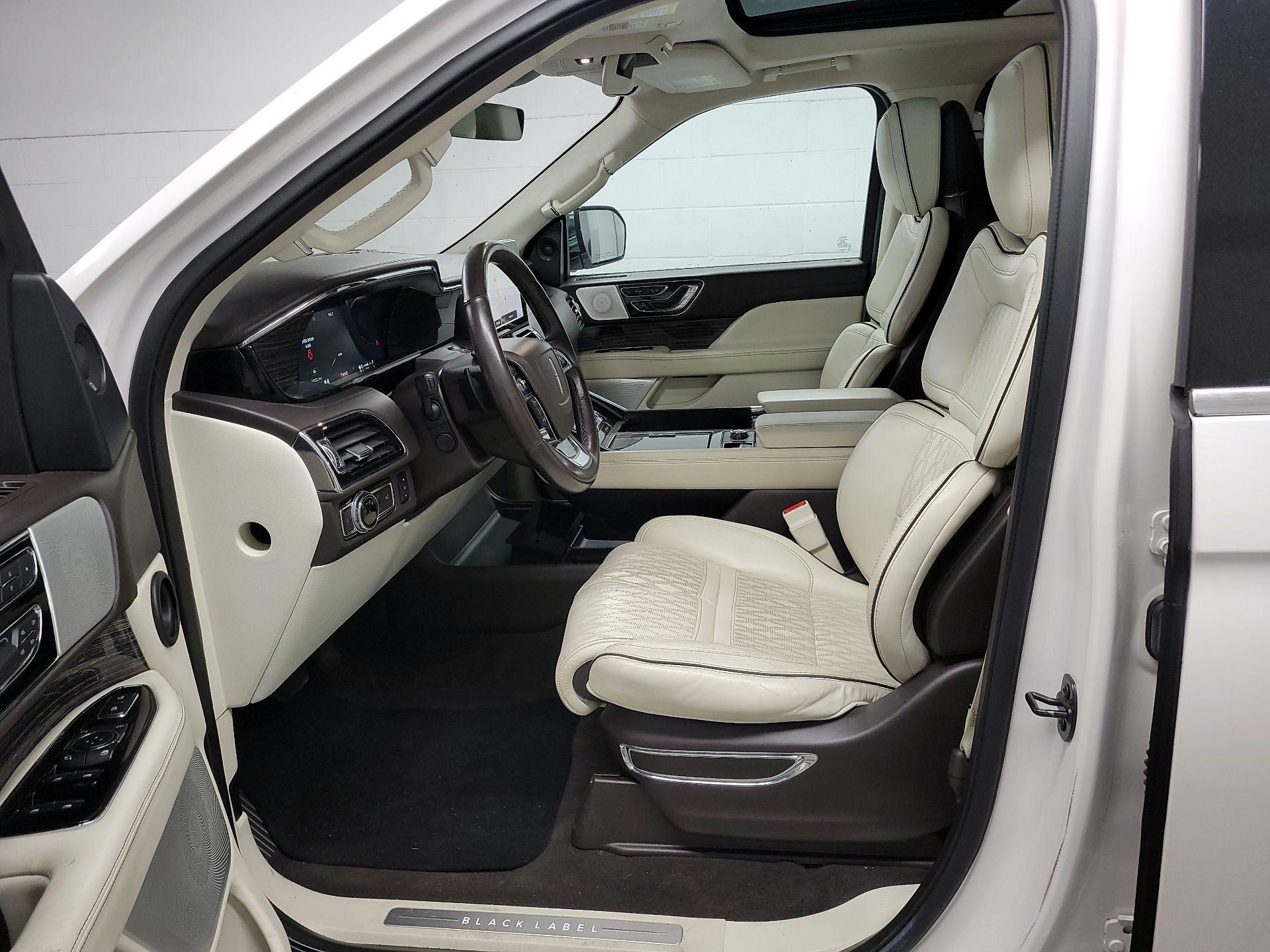 Thumbnail: 2019 Lincoln Navigator L - 11