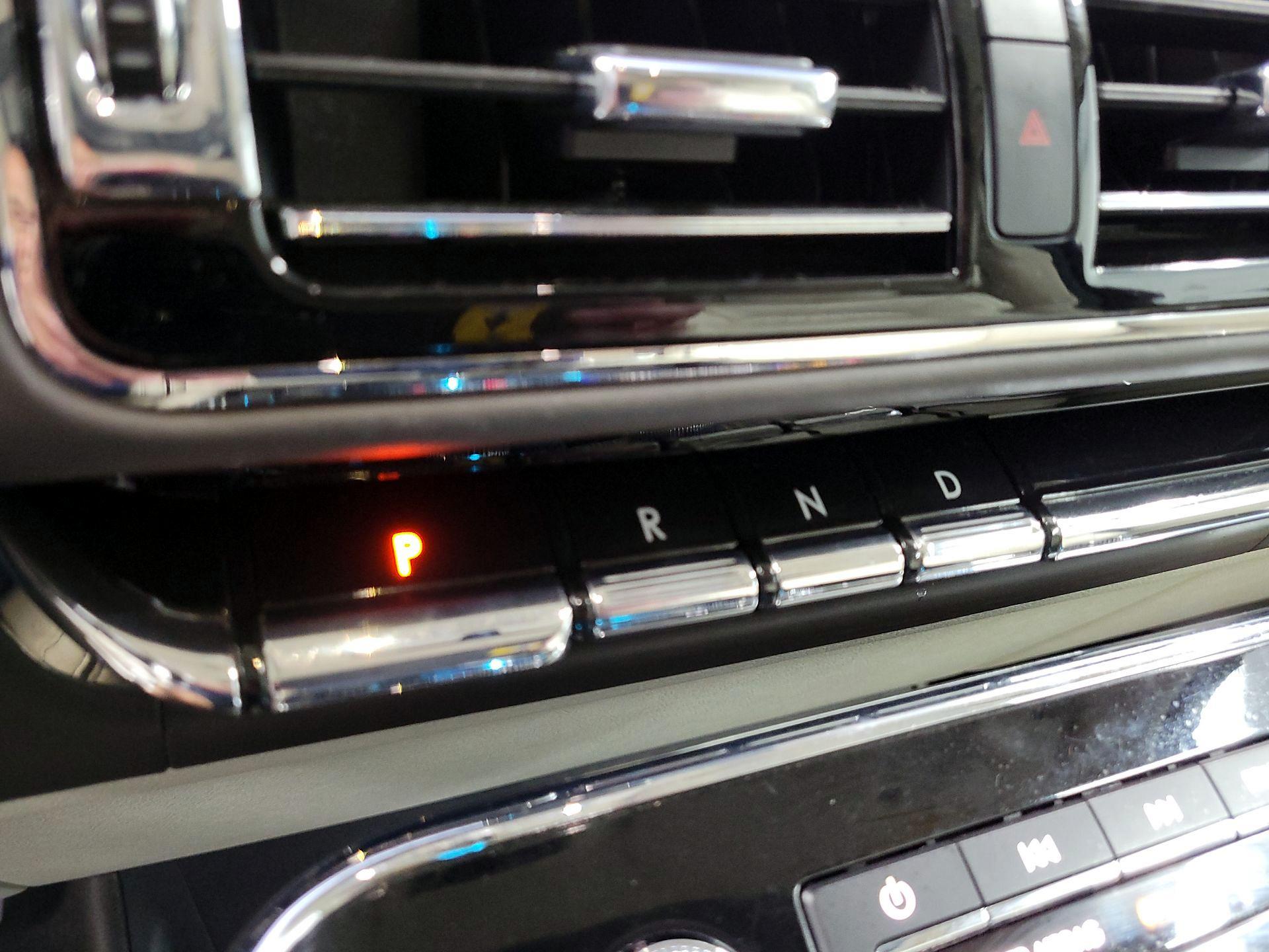 Thumbnail: 2019 Lincoln Navigator L - 18