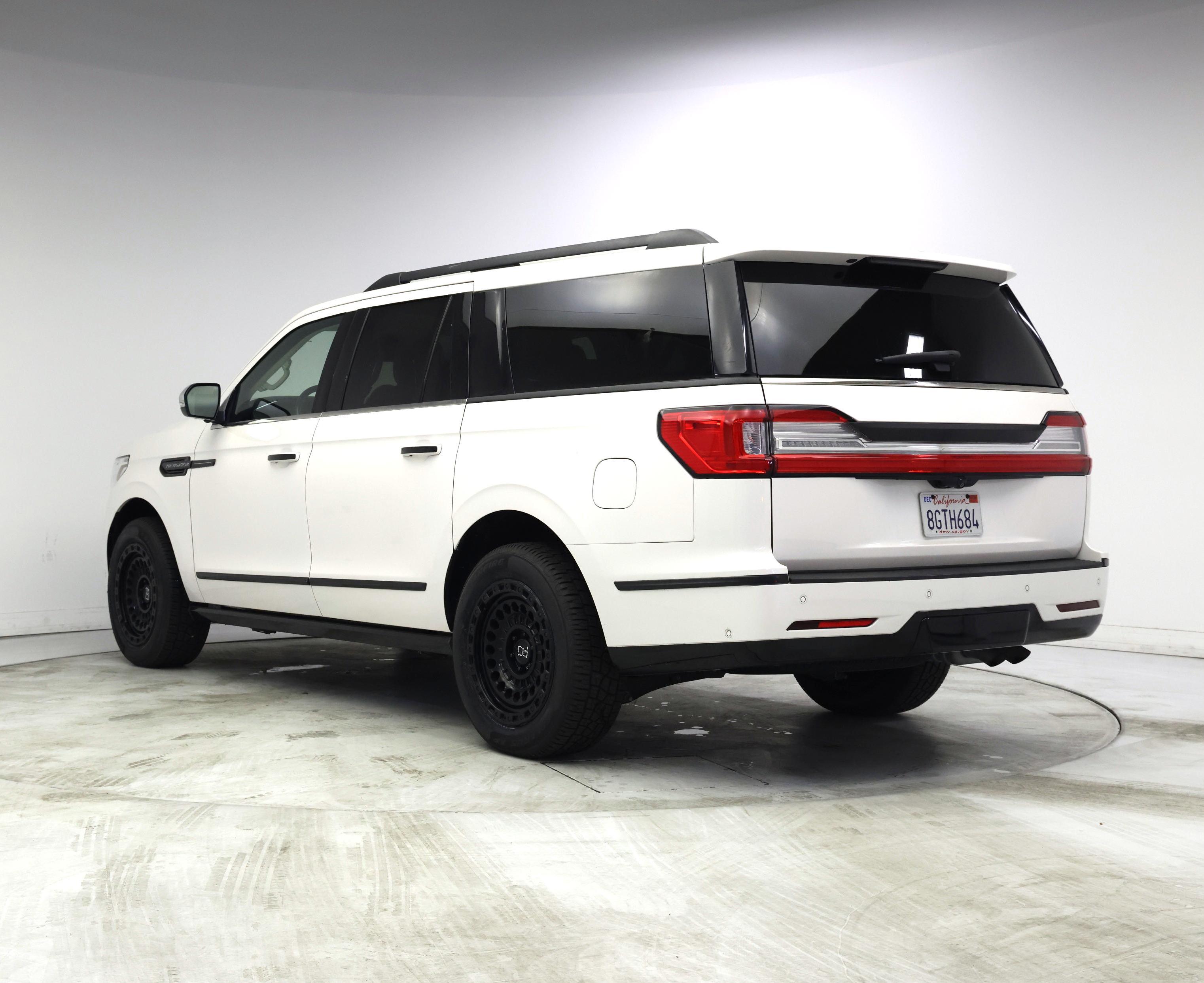 Thumbnail: 2019 Lincoln Navigator L - 2