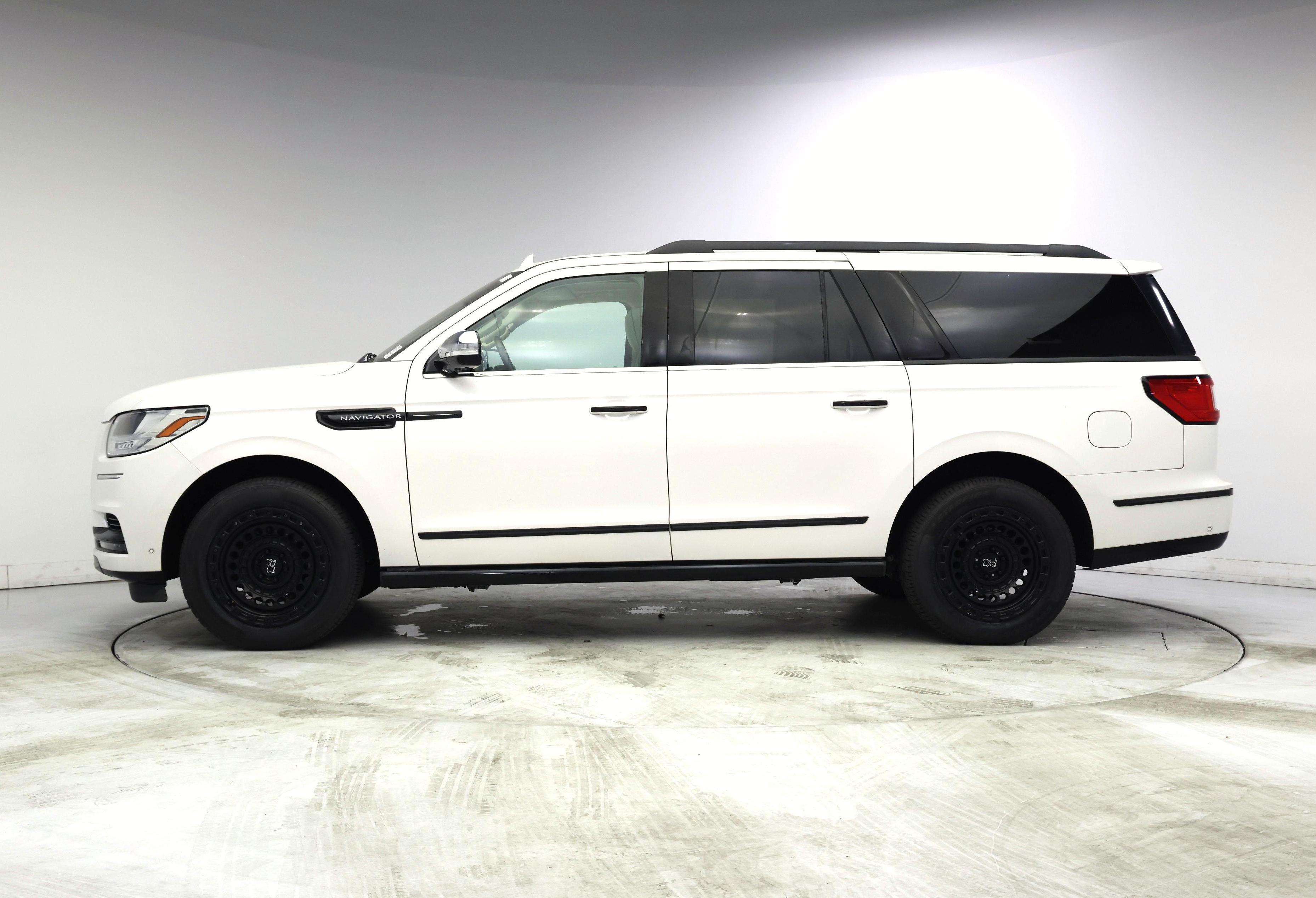 Thumbnail: 2019 Lincoln Navigator L - 3