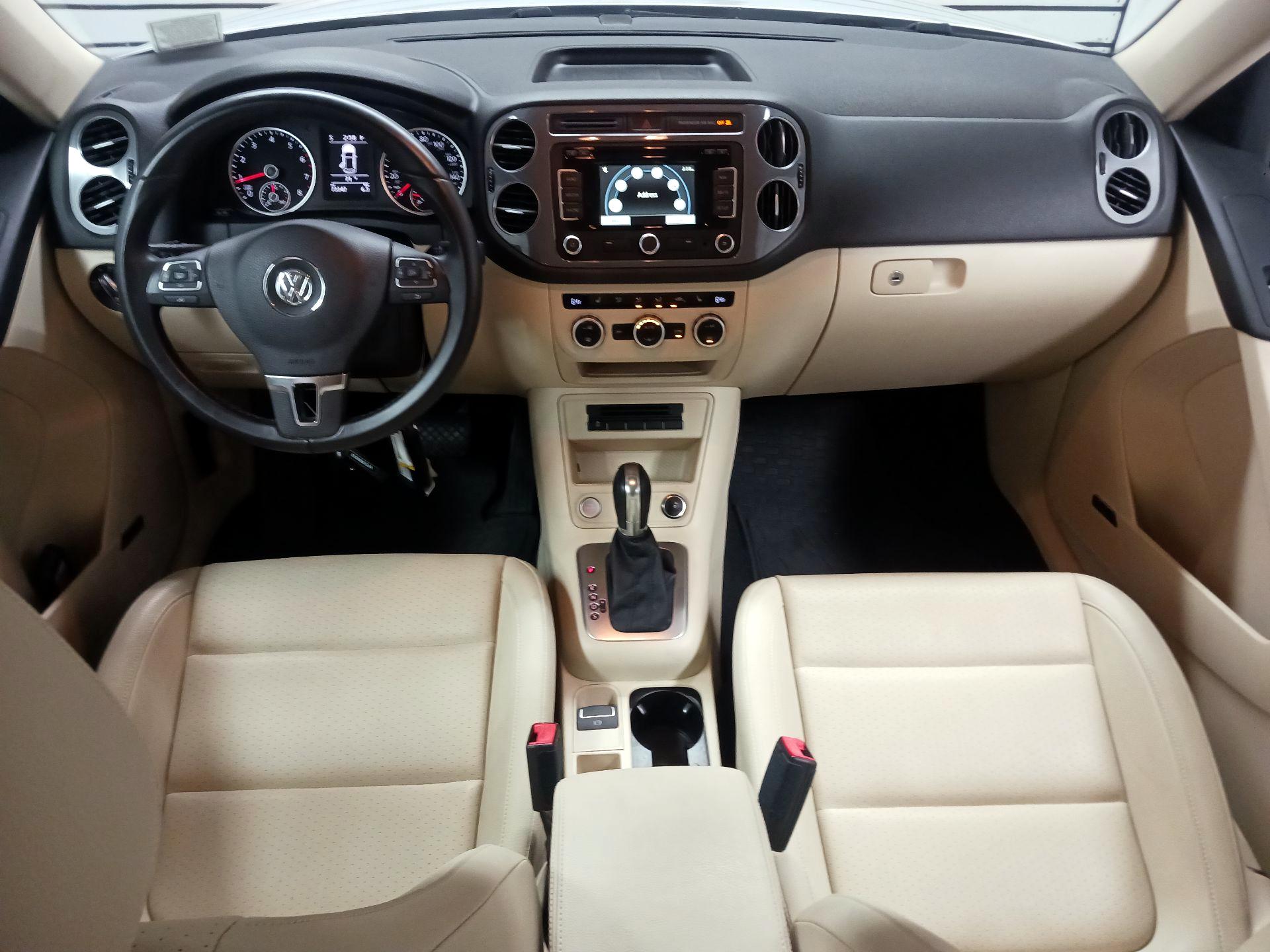 Thumbnail: 2015 Volkswagen Tiguan - 9