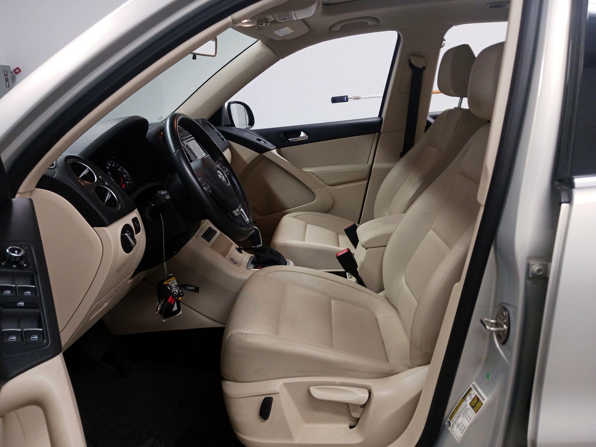 Thumbnail: 2015 Volkswagen Tiguan - 11